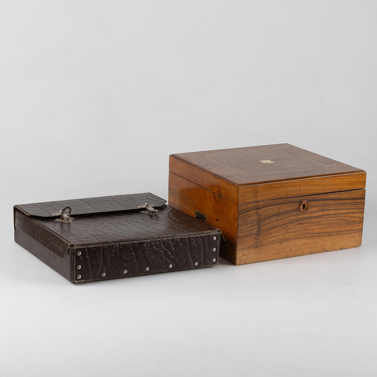 KALLIOPE, MUSIC BOX, walnut, second half of the 19th century ...