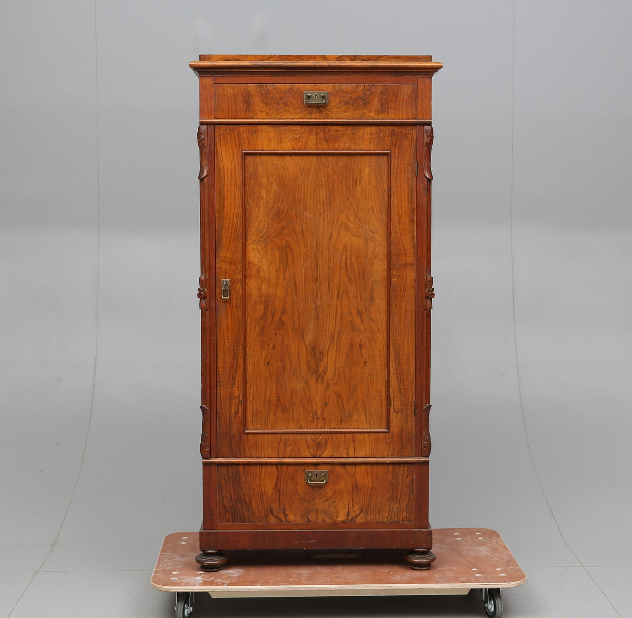 KLÄDSKÅP, sent 1800-tal.