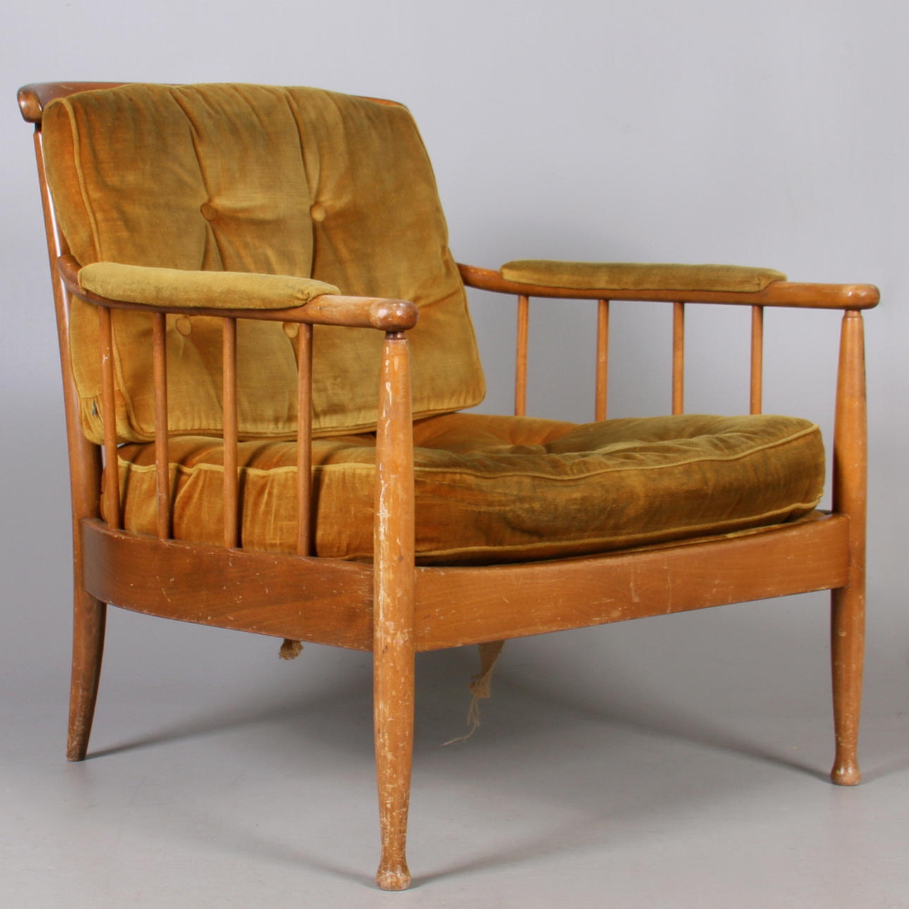 FÅTÖLJ, valnöt, "Skrindan", Kerstin Hörlin-Holmqvist, OPE, 1900-talets andra hälft.