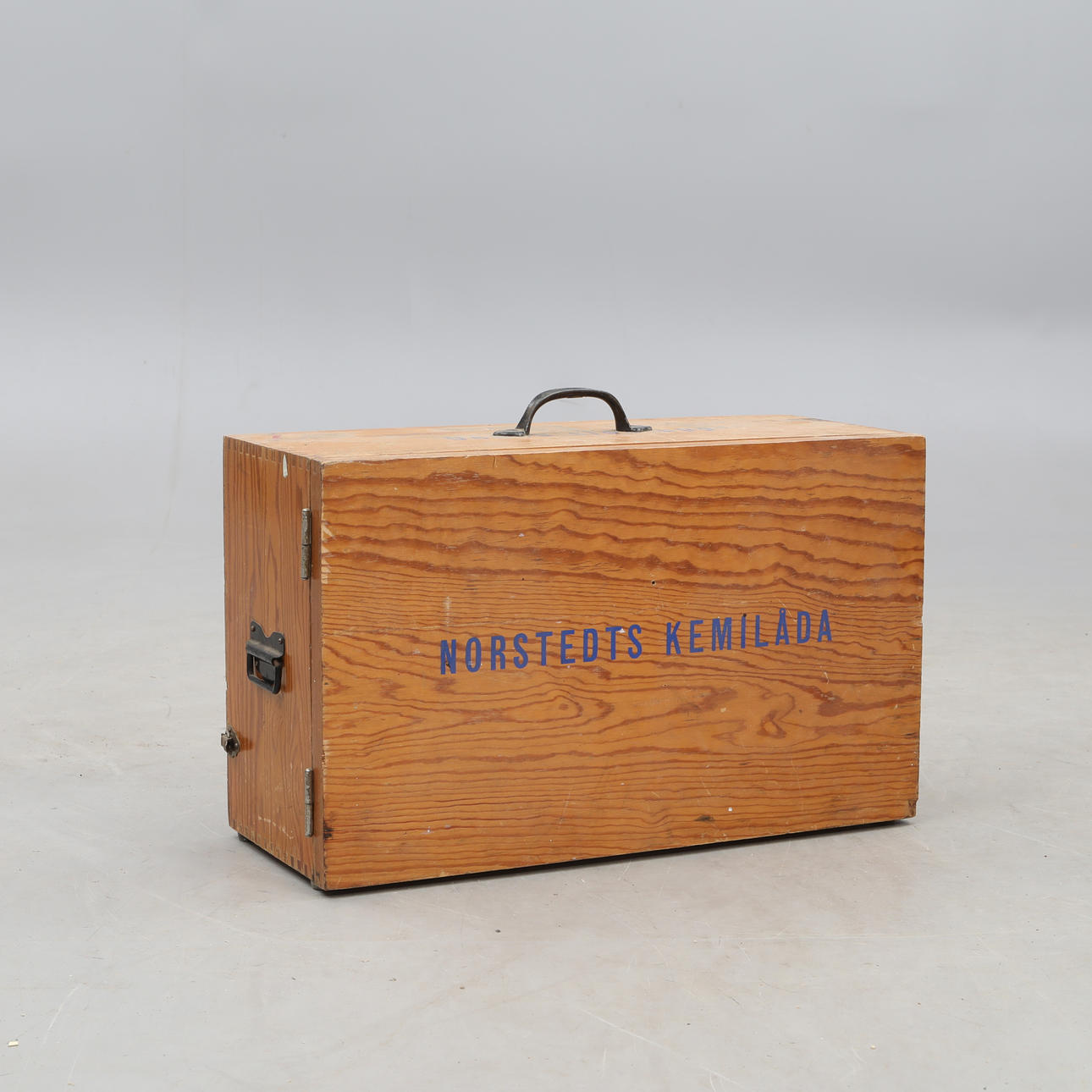 WOODEN BOX, Norstedts Kemi.