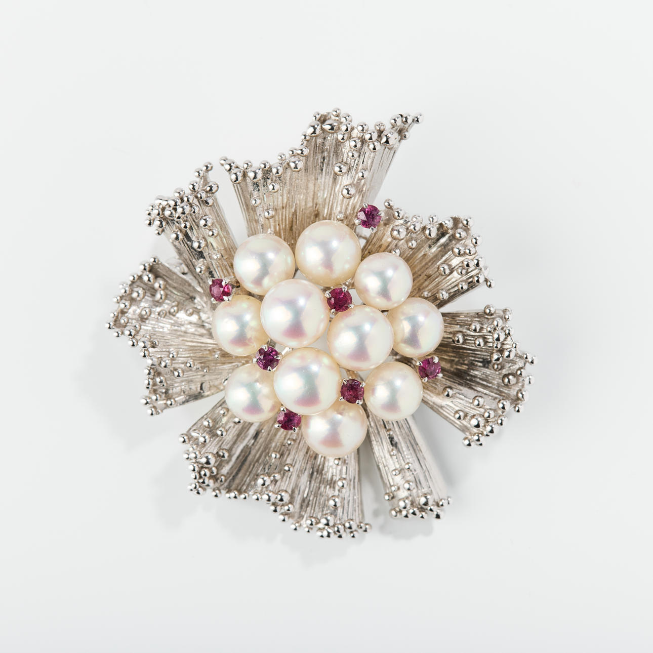 BROSCH, 14K guld med odlade pärlor och rubiner, Tasaki Pearls, Japan 1960/70-tal