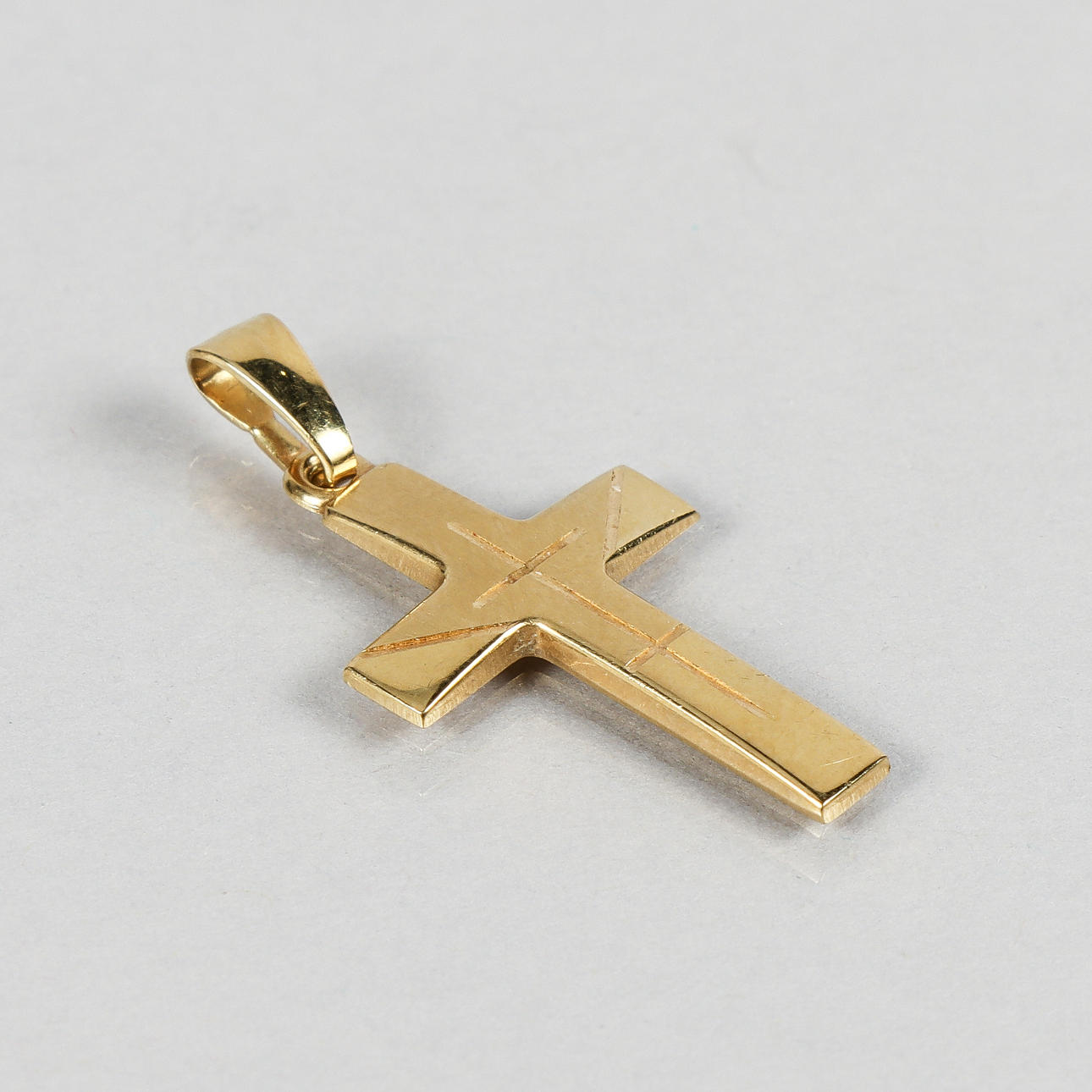 HÄNGE i form av kors, 18k guld.