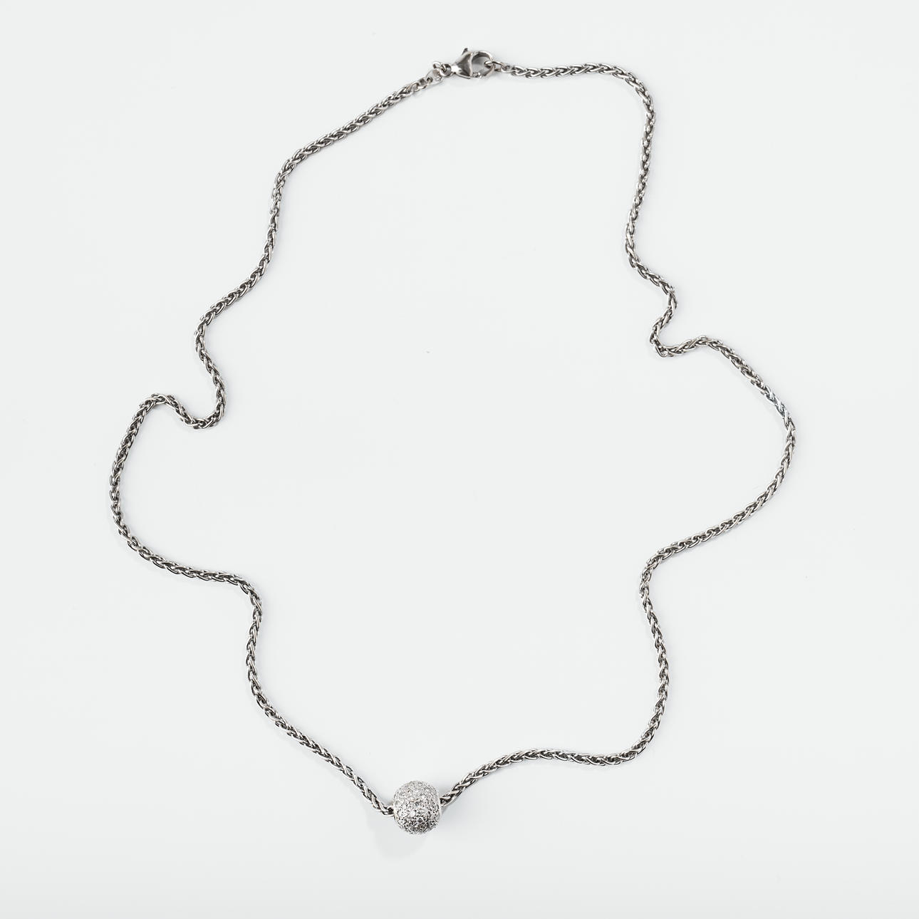 COLLIER, 18K vitguld med diamanter.