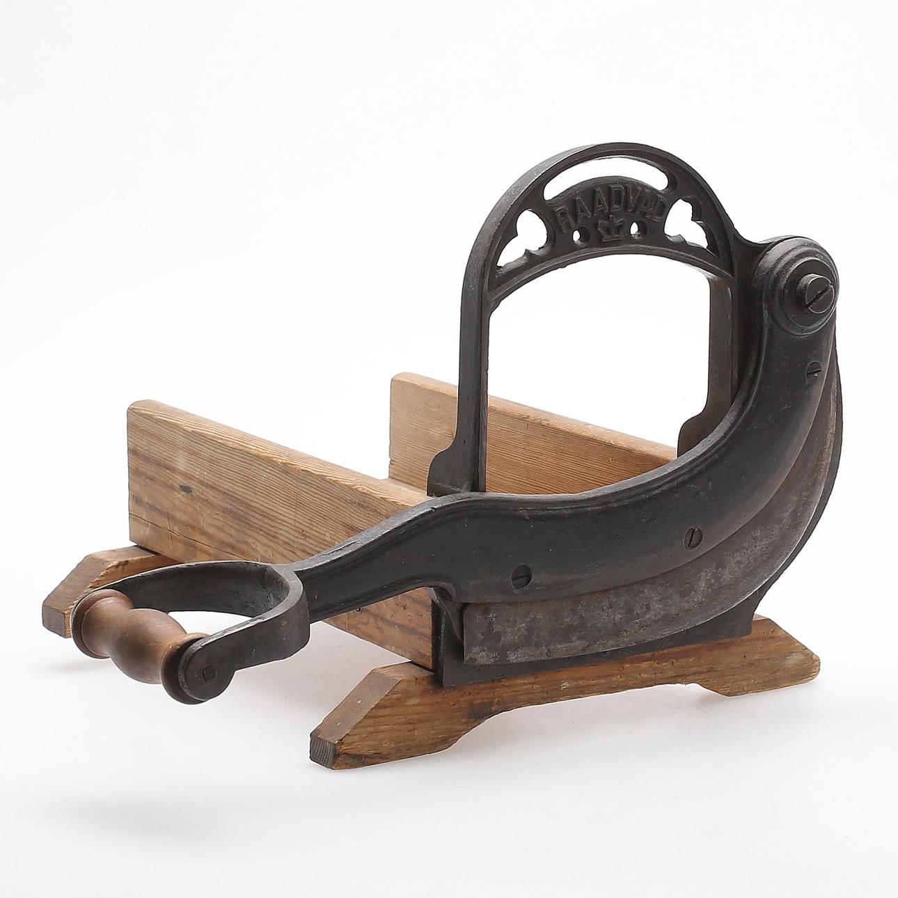 BRÖDSKÄRARE, trä/järn, Raavad, 1900-tal.