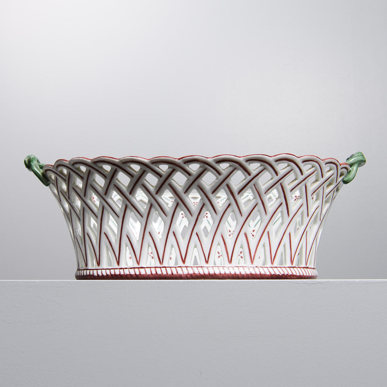 A gallery bowl, porcelain, 1928.