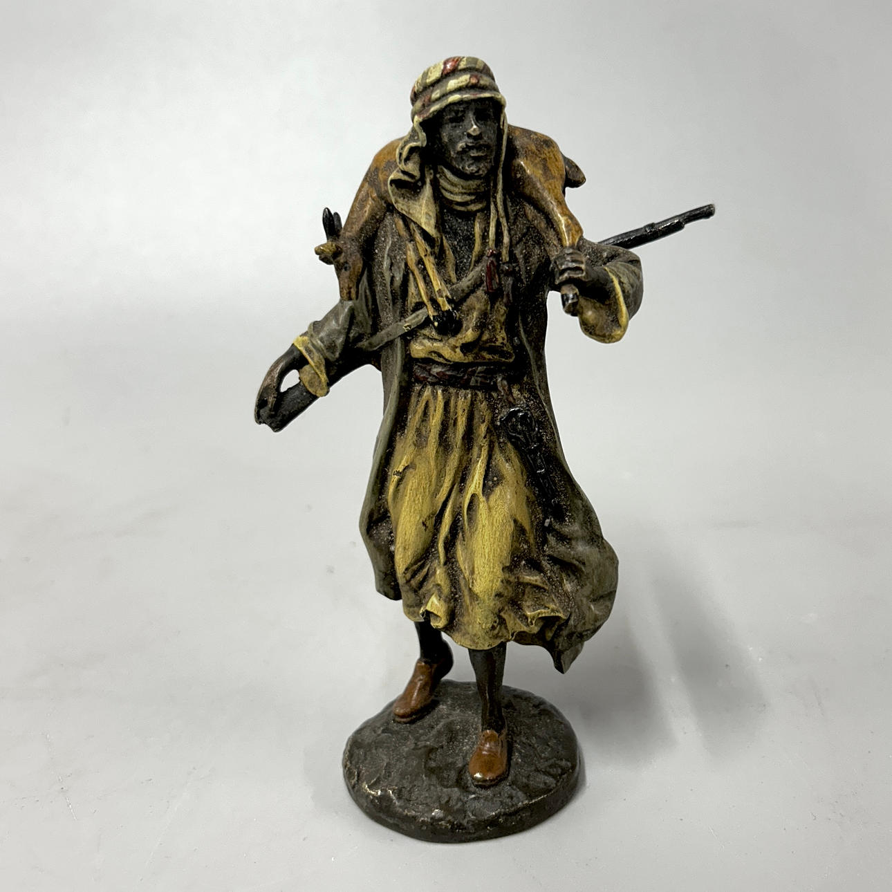 A COLD PAINTED VIENNA BRONZE ORIENTALIST FIGURE.