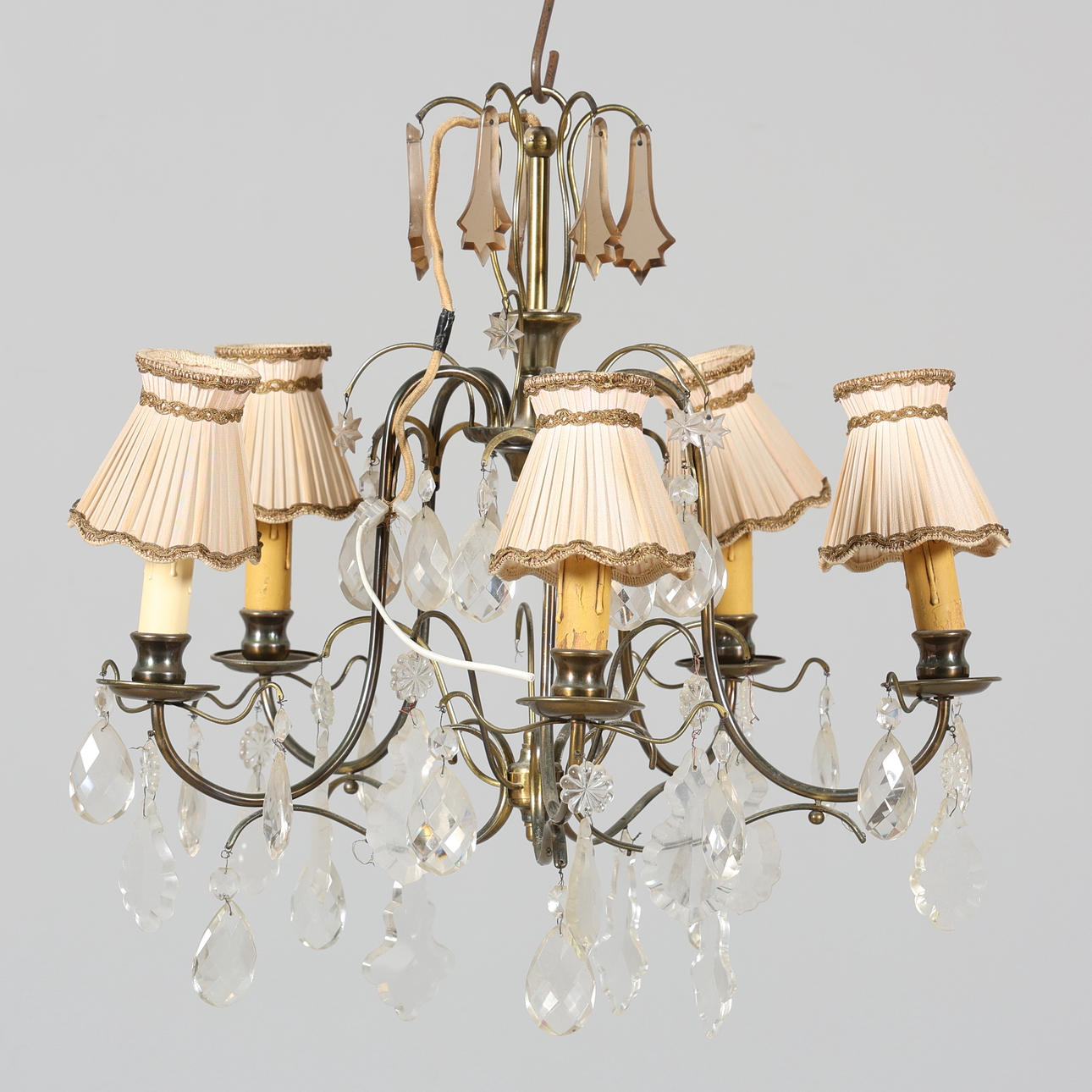 A 5-arm chandelier, electrifying.