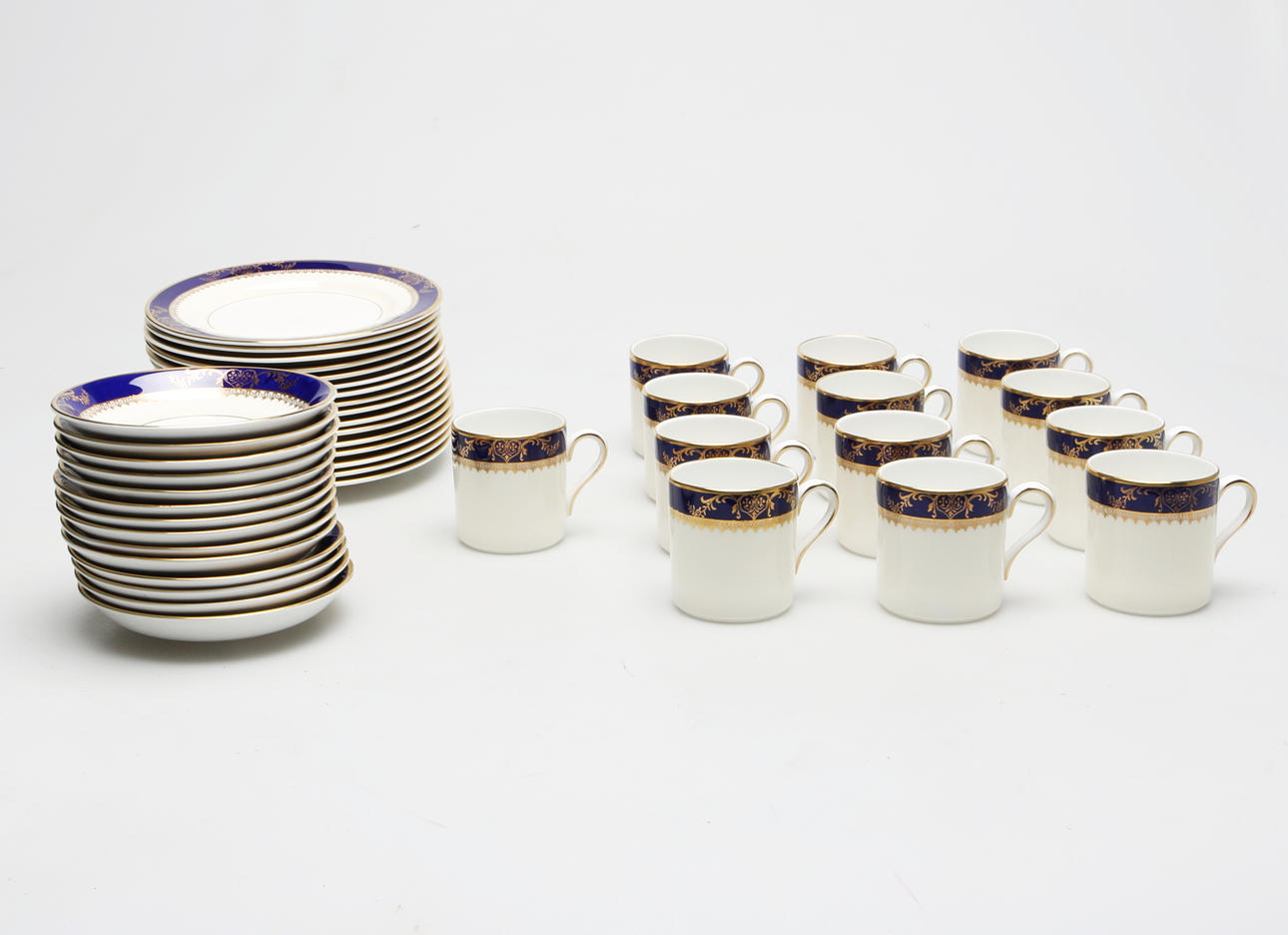 KAFFESERVIS, 43 delar, porslin, Royal Grafton, England, 1900-tal.