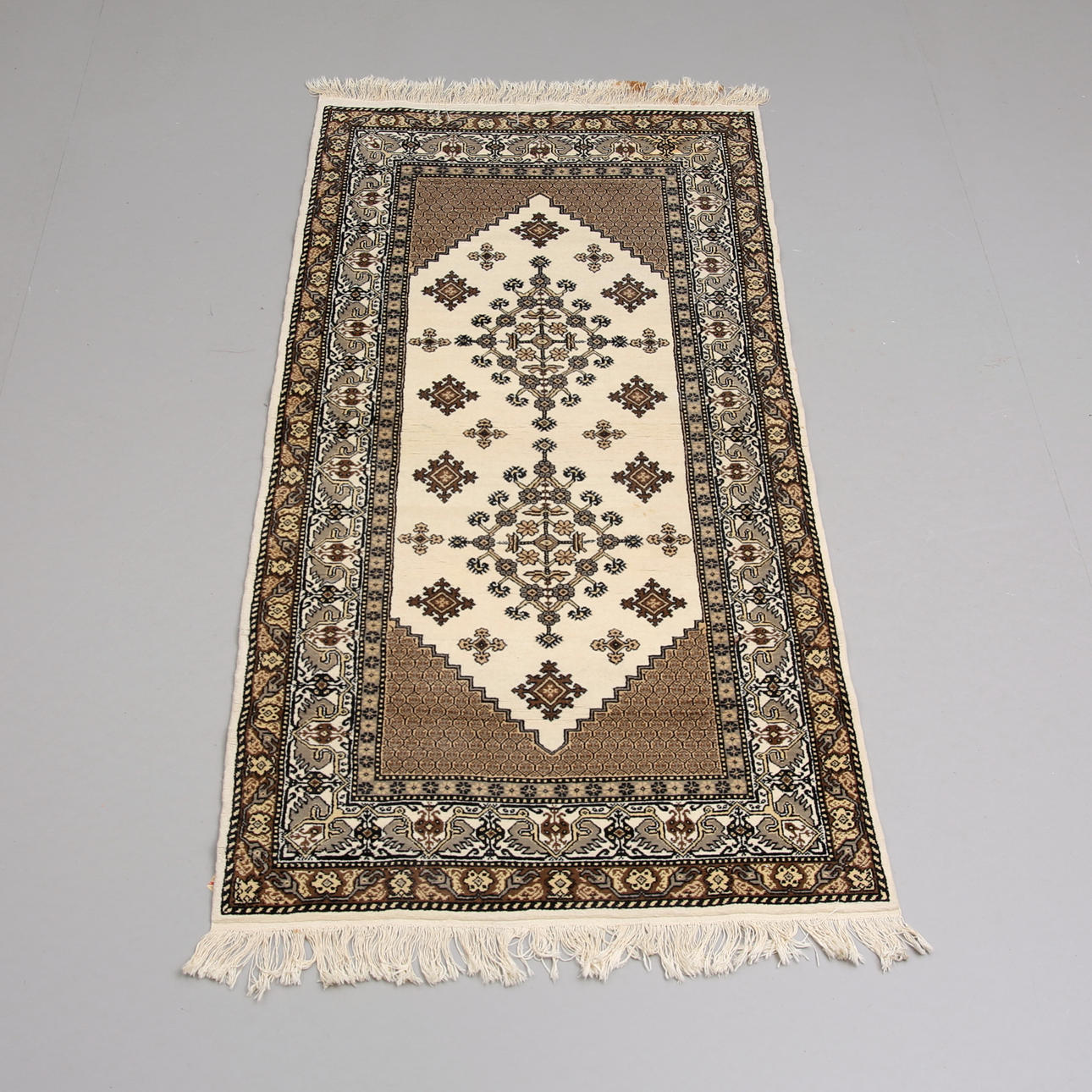 CARPET, handmade, Tunisia, 204 x 100 cm.