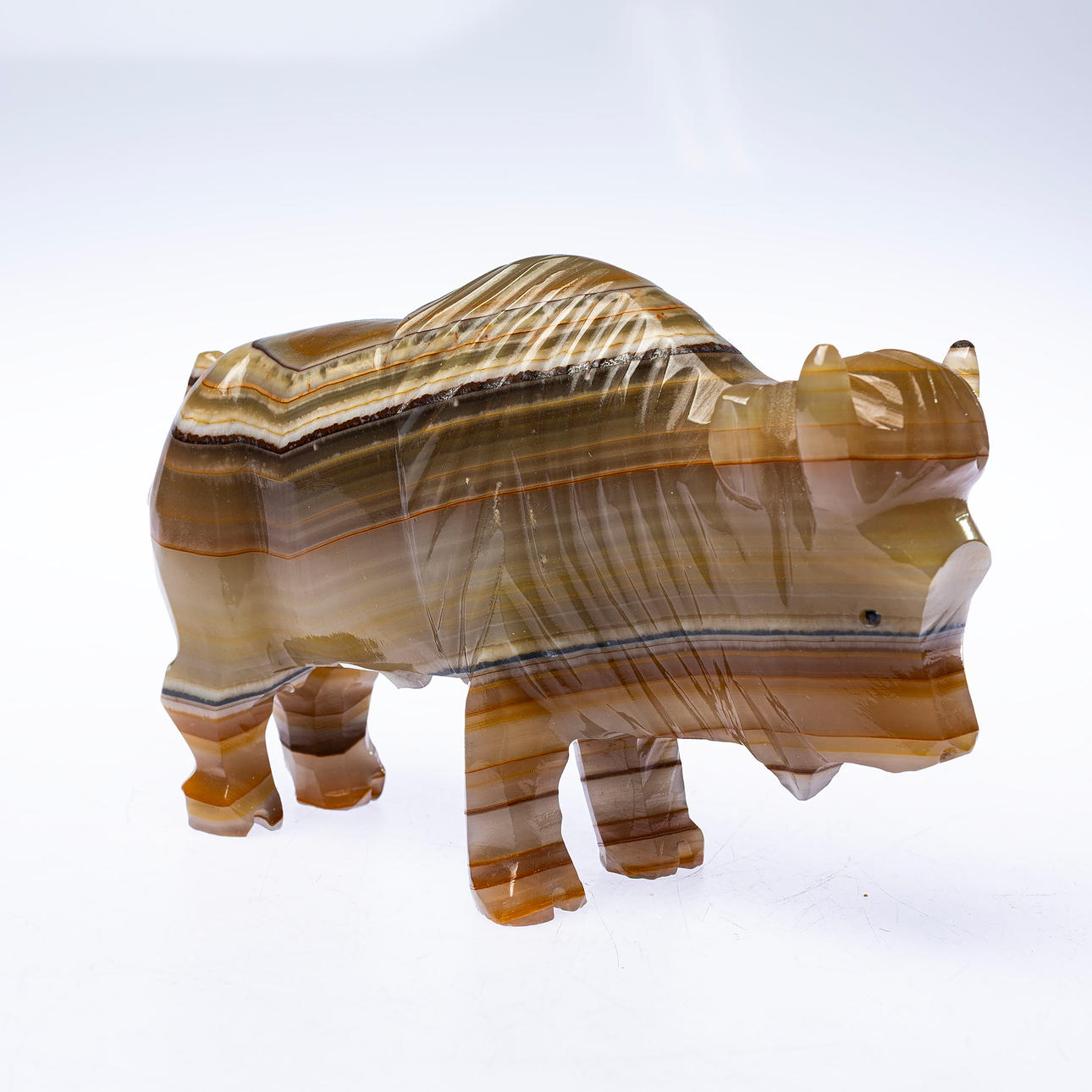 FIGURIN, form av buffalo, onyx.