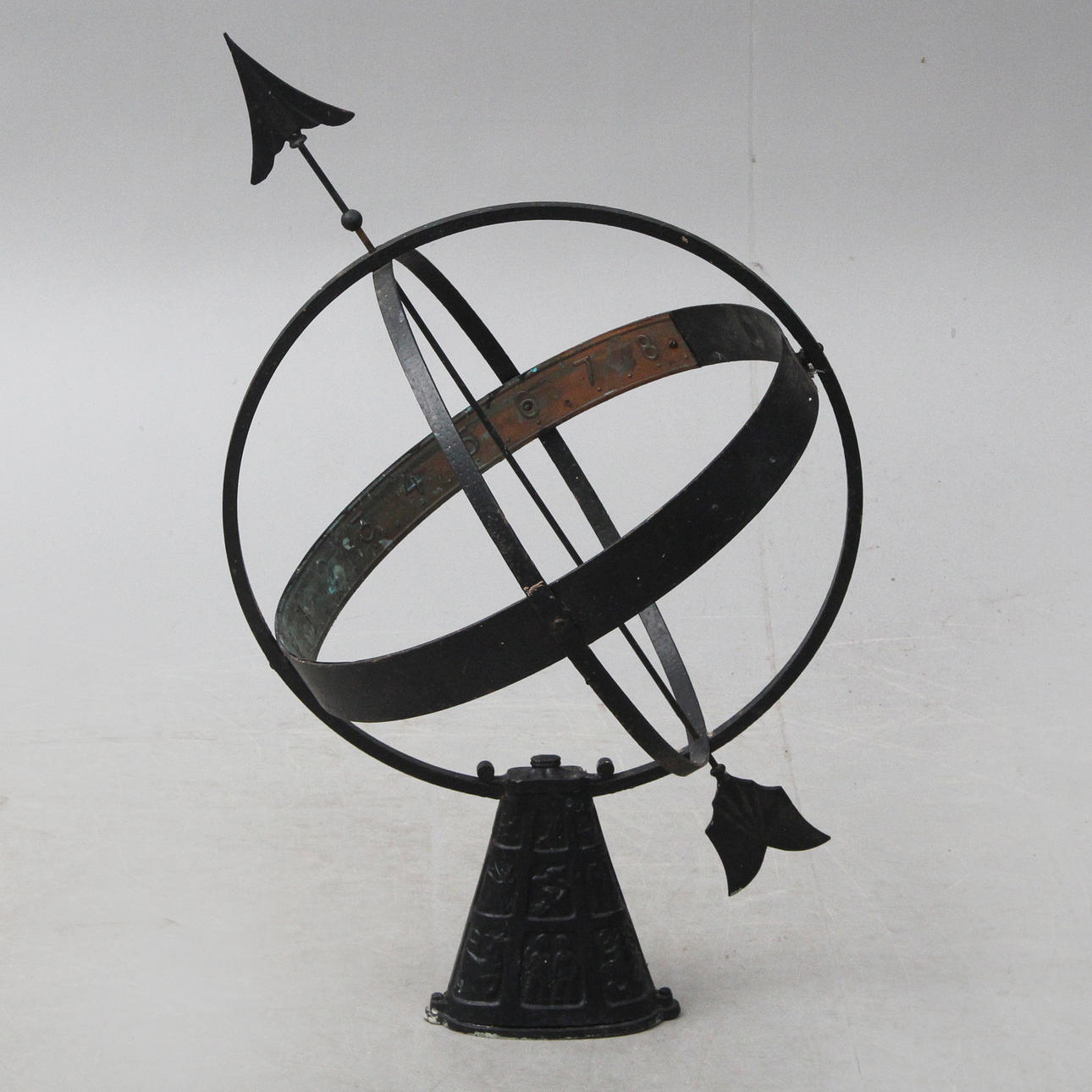 GUNNAR NYLUND. SOLUR, metall, lackerad, 1900-talets mitt.