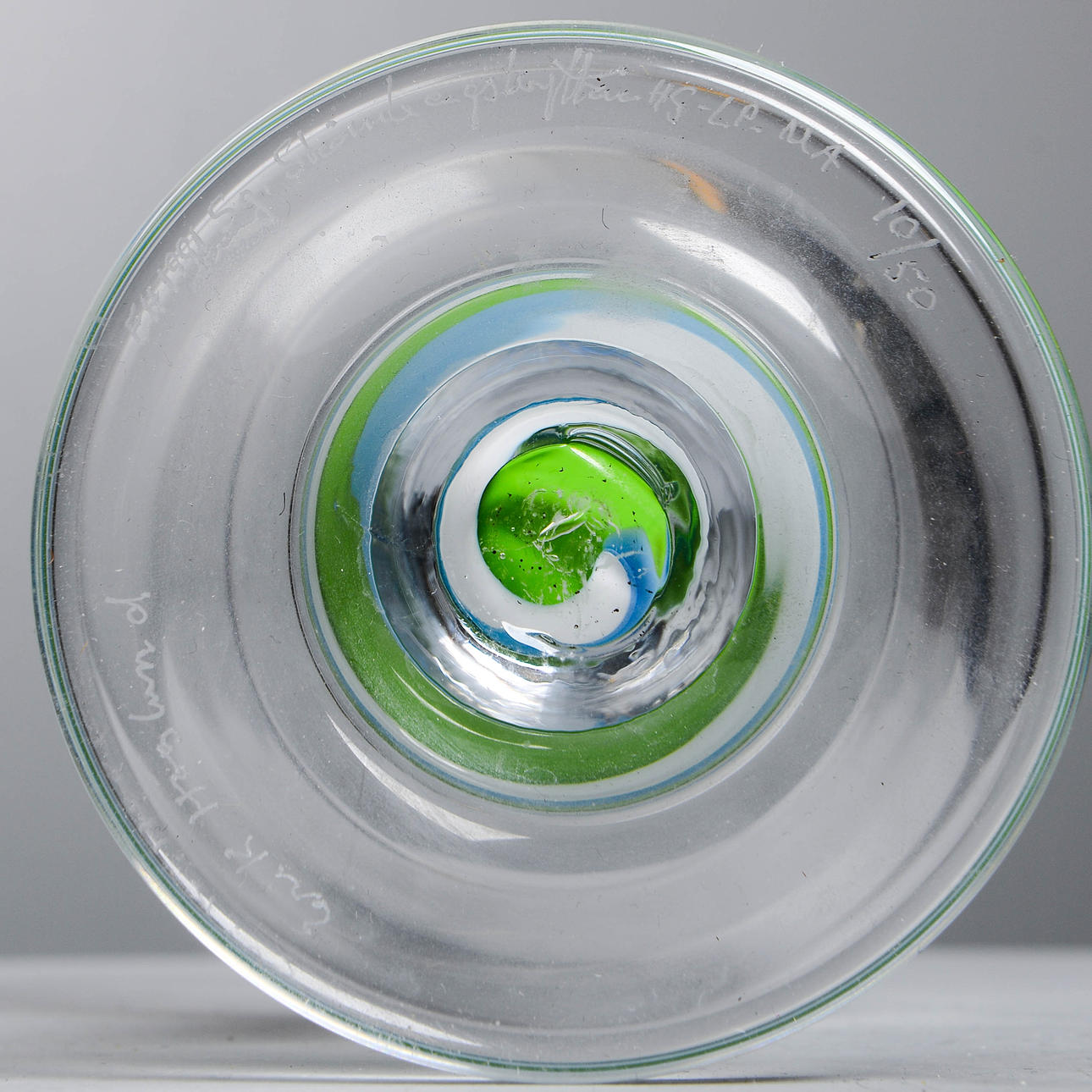 ERIK HÖGLUND. Cup glass, Studioglas Strömbergshyttan, dated 1991. Glass ...