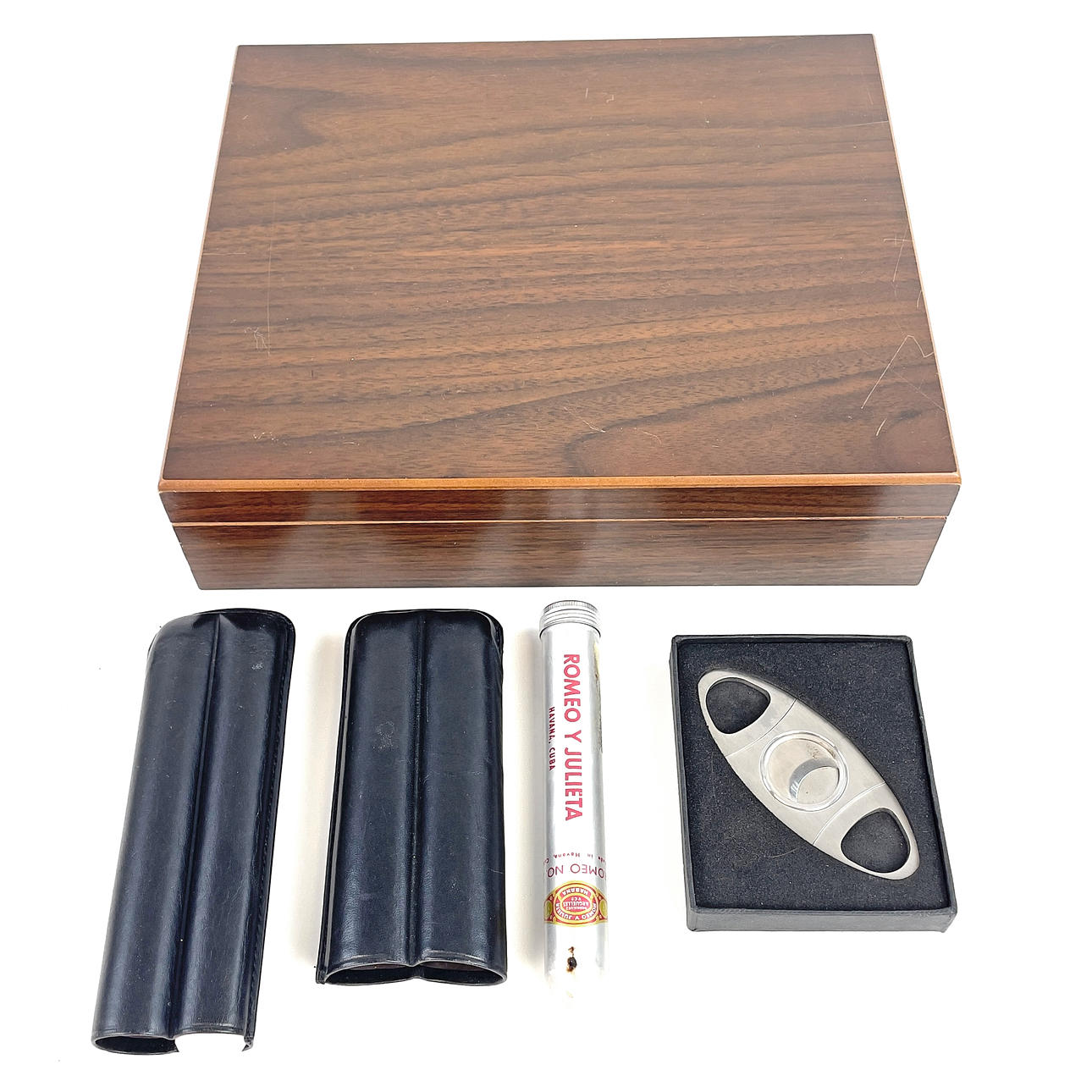 CIGAR BOX. Wood, with accessories.