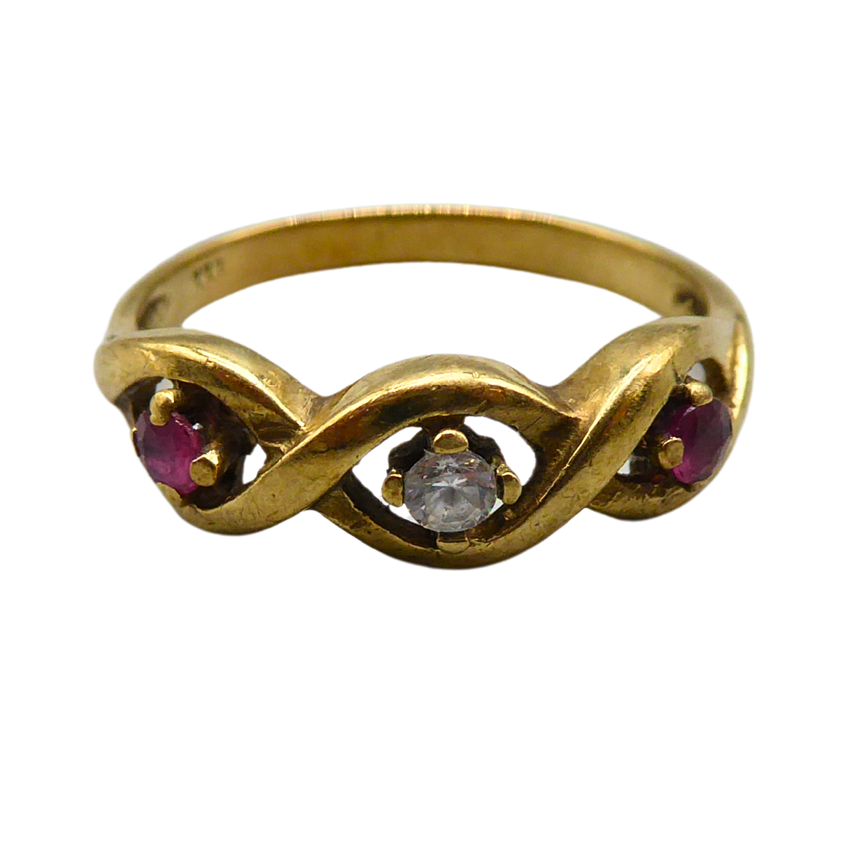 333 GOLD RING SET WITH DIAMONDS AND 2 RUBIES.