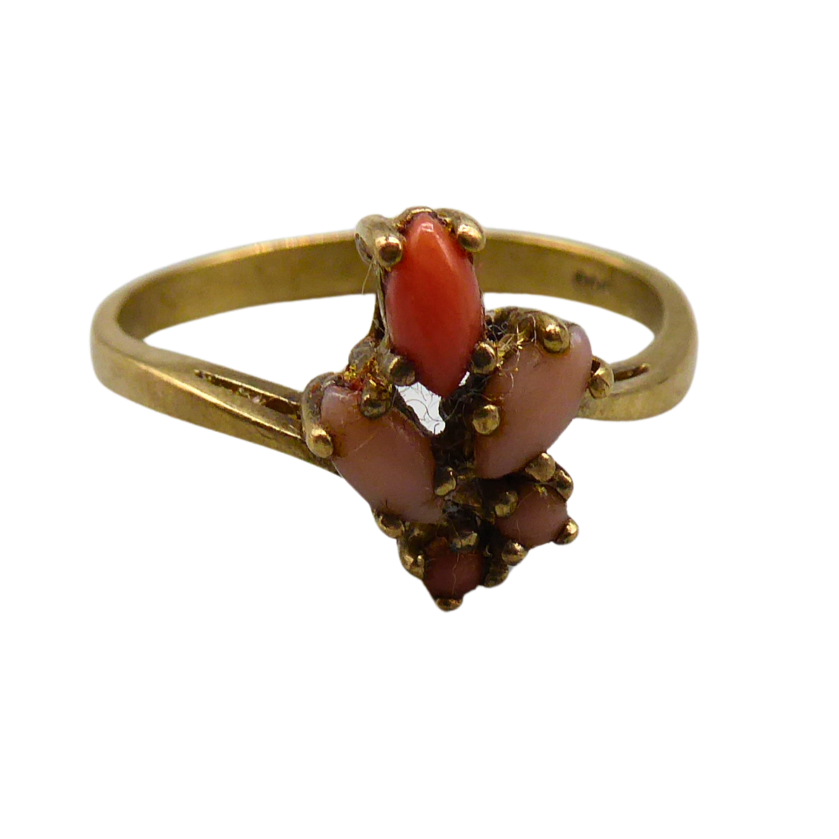 333 YELLOW GOLD RING WITH CORAL.