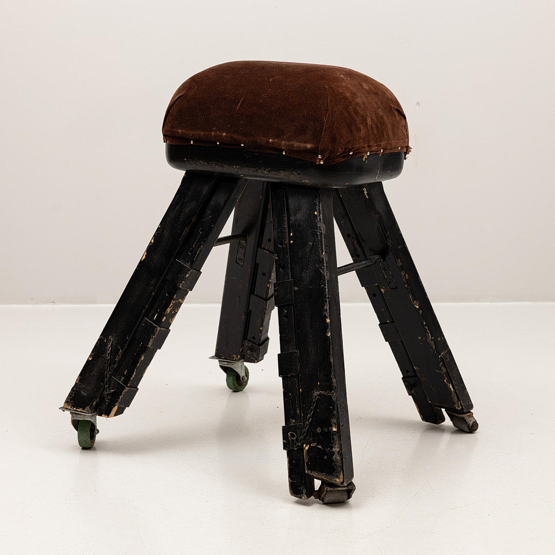 JUMPING BOCK/PLINT, 20th century.