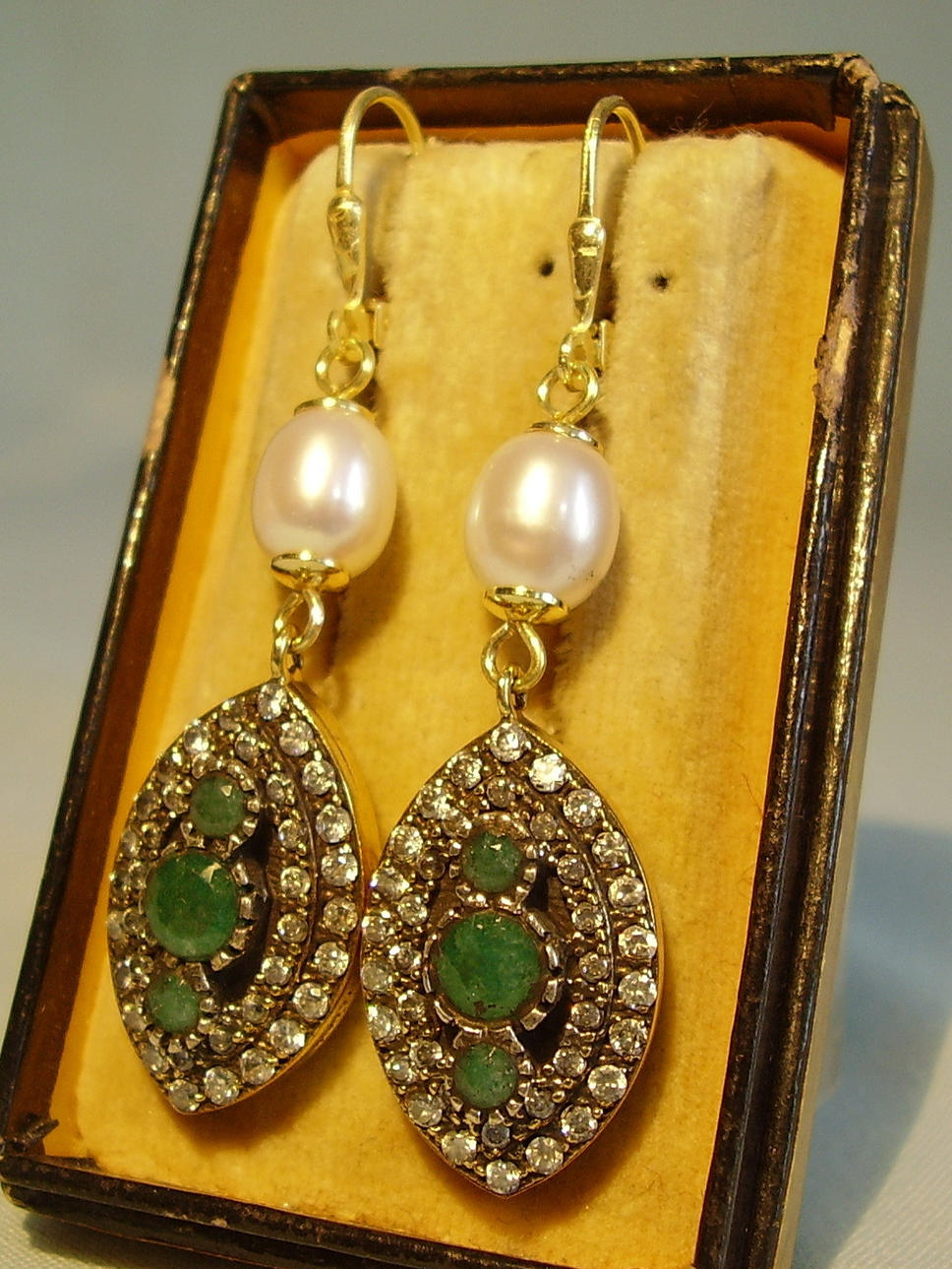 SMARAGD ÖRHÄNGEN VIKTORIANSKA II. TID.