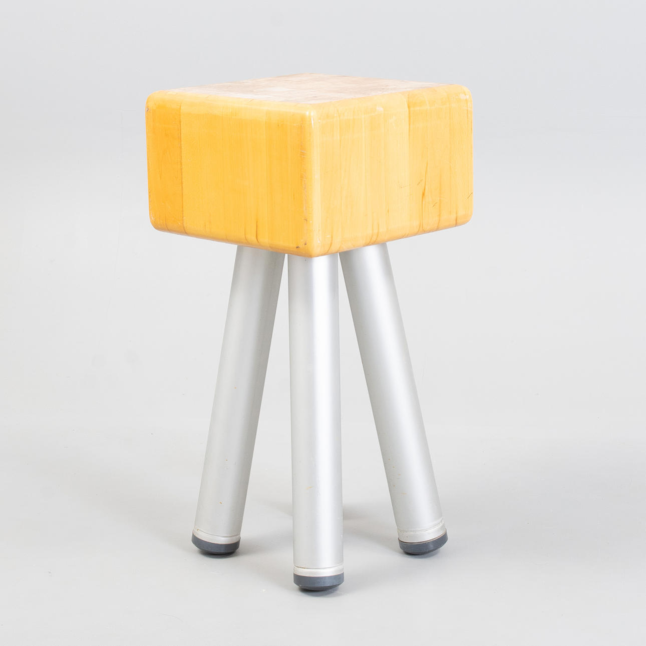 BUTCHER block in solid beech, aluminum legs.
