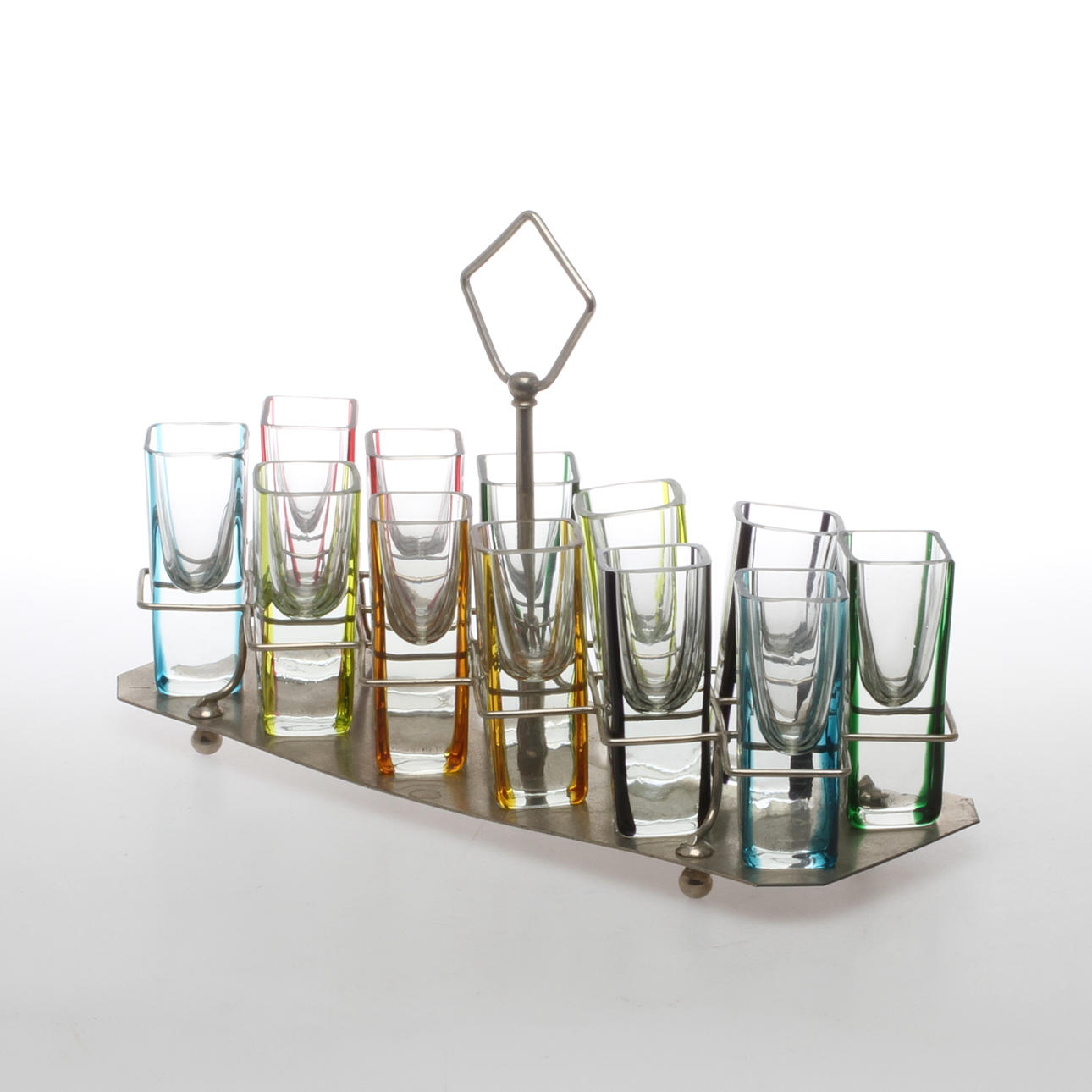 SNAPSBRICKA, med 12 st snapsglas, 1900-tal.