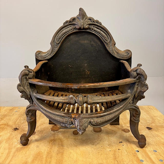 VINTAGE CAST METAL FIRE GRATE.