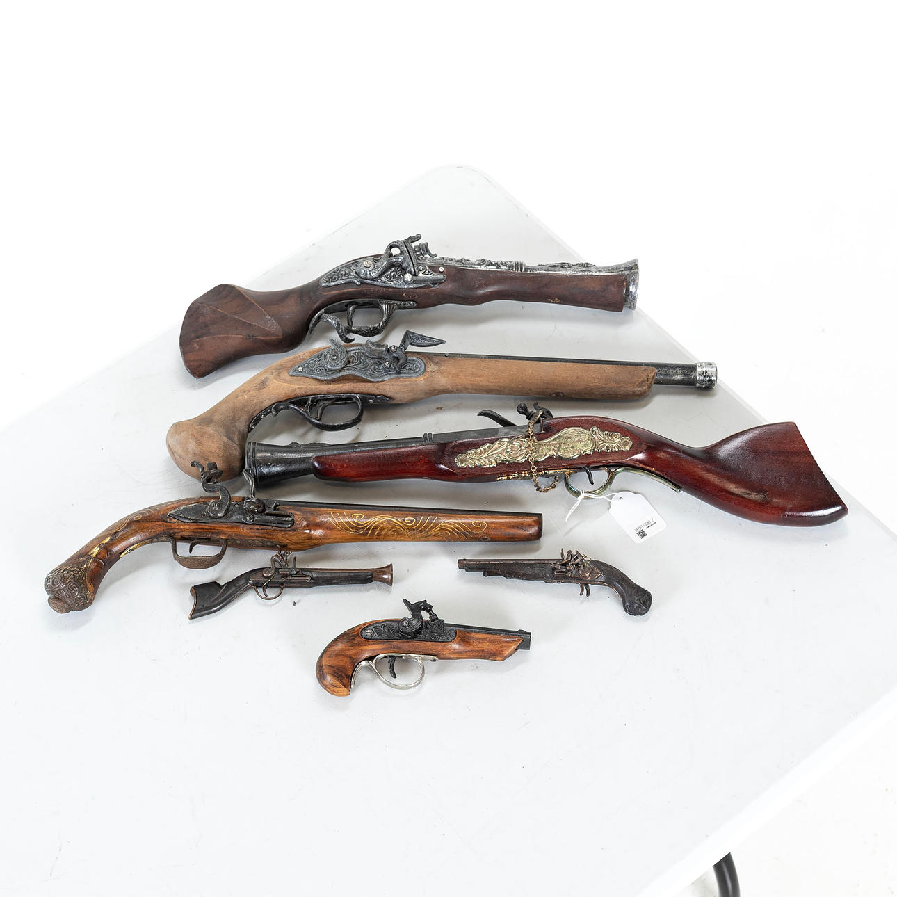 FLINTLOCK PISTOLS, 7 pcs, replicas.