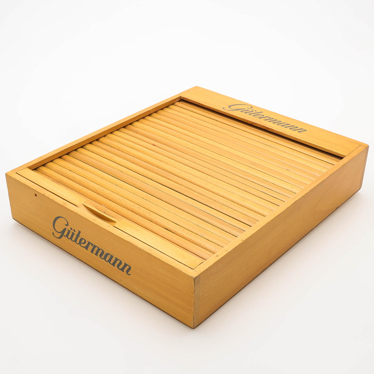 SCHATULL, för sysilke, trä, Gütermann sysilke, tidigt 1900-tal.