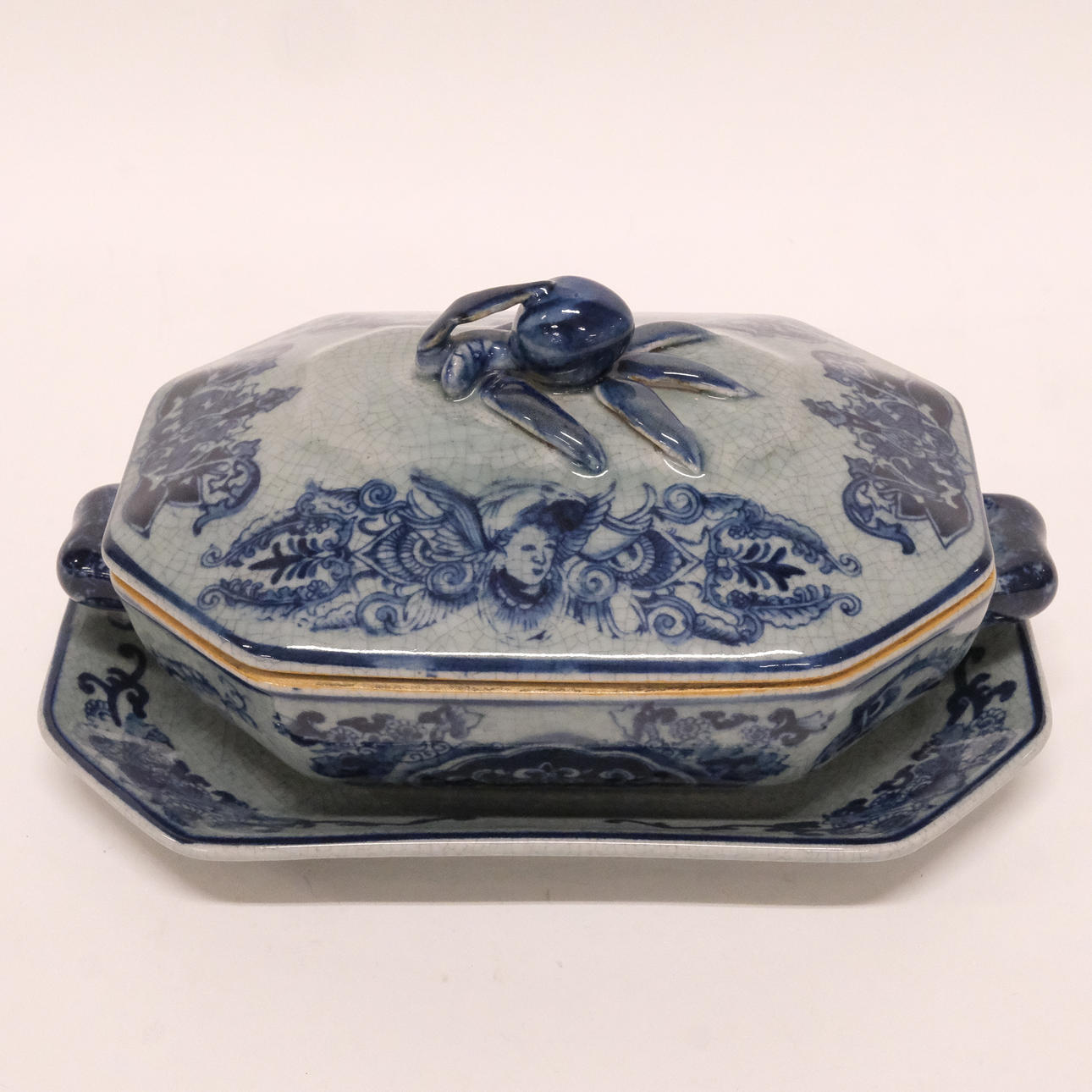 TERRINE WITH SAUCER. CHINA.