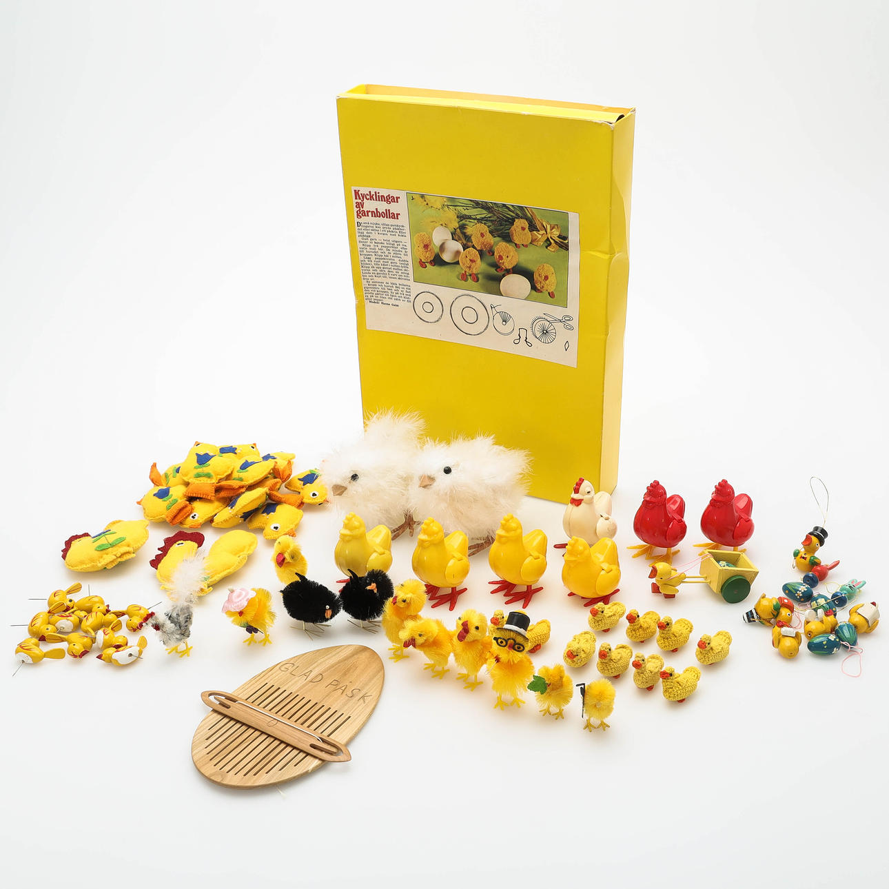 COLLECTION EASTER DECORATIONS, plastic, crocheted, wood.