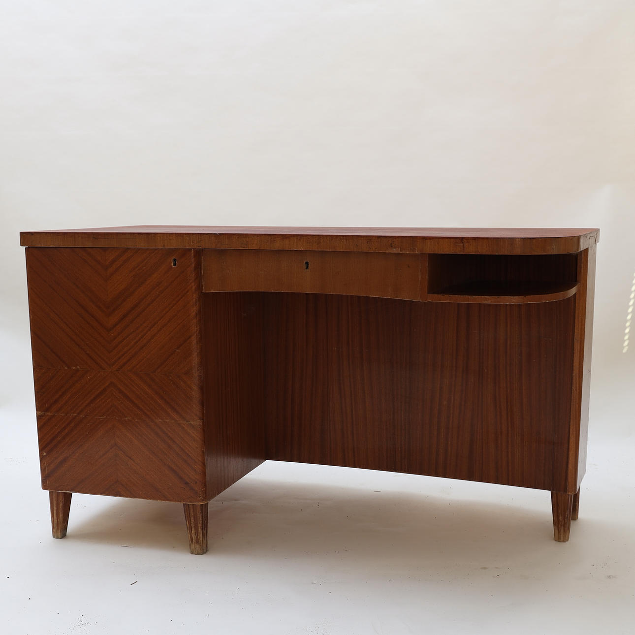 SKRIVBORD, omkring 1900-talets mitt.