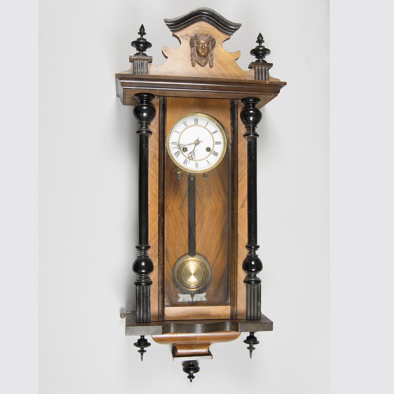 VÄGGUR, mahogny med svärtade detaljer, Junghans, nyrenässans.