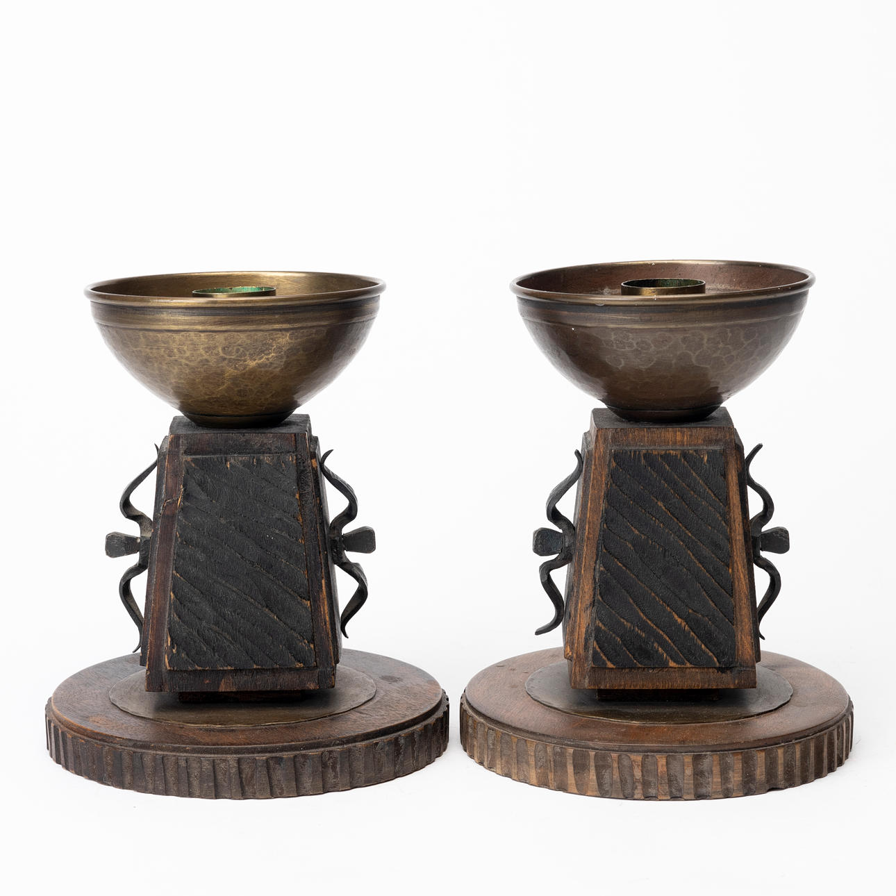 LJUSSTAKAR, 1 par, trä samt mässing, 1900-tal.