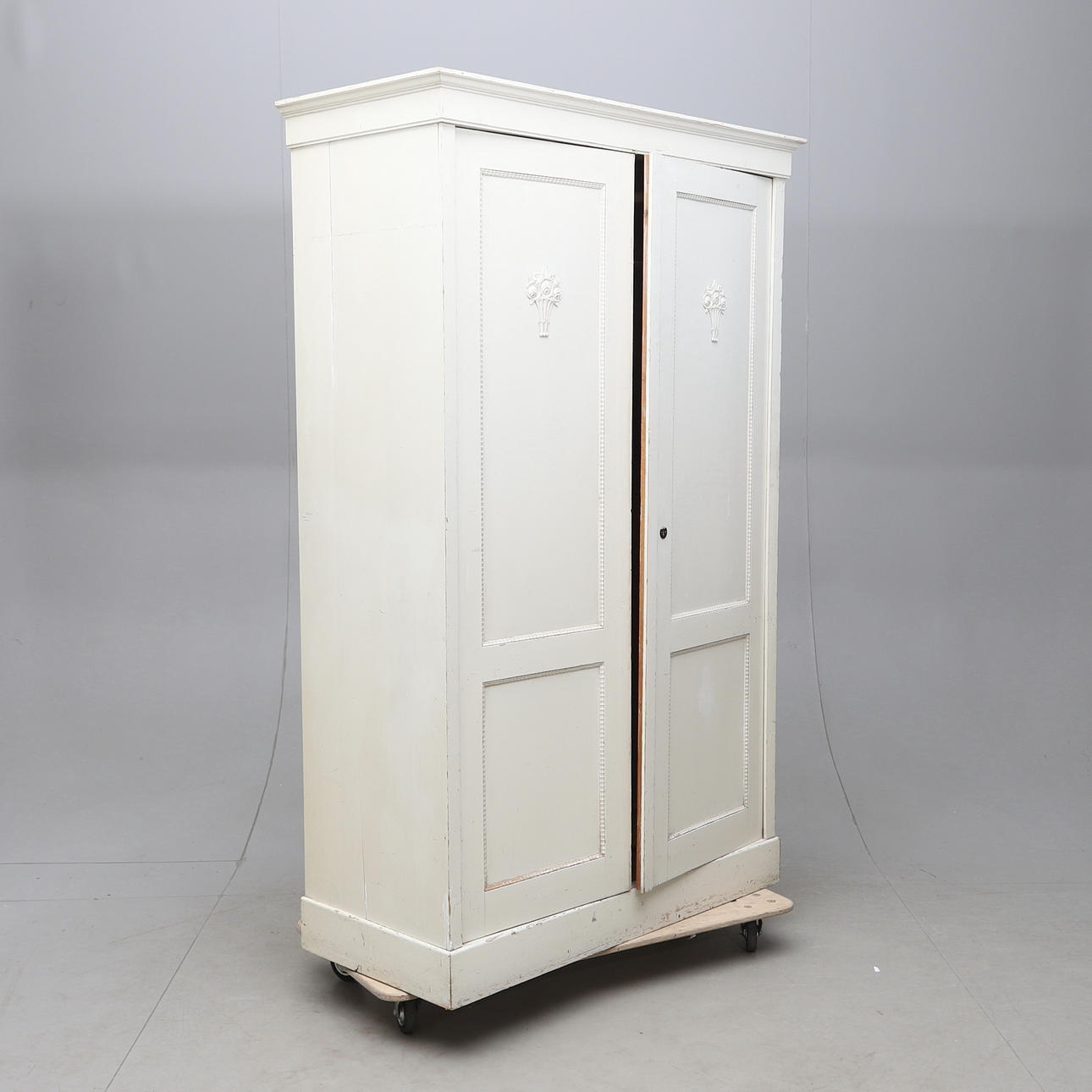 KLÄDSKÅP, tidigt 1900-tal.