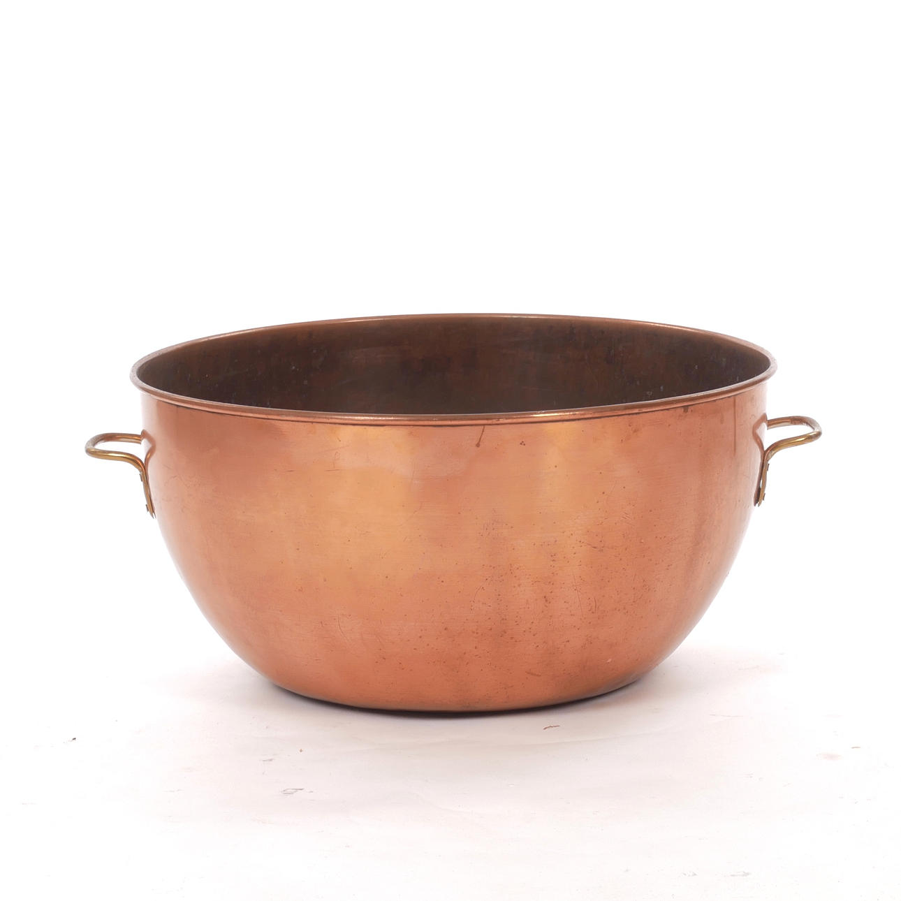 A 20th-century copper cauldron.