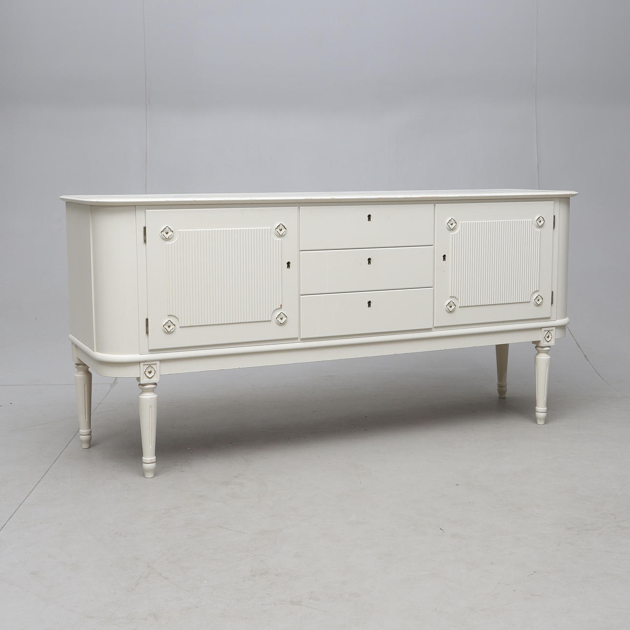 SIDEBOARD, Gustaviansk stil, 1900-talets andra hälft.