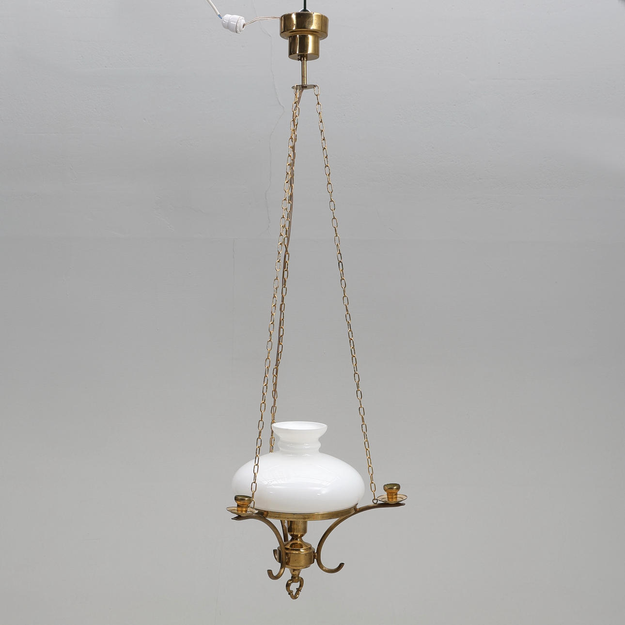 TAKLAMPA, mässing, glaskupa, 1900-tal.