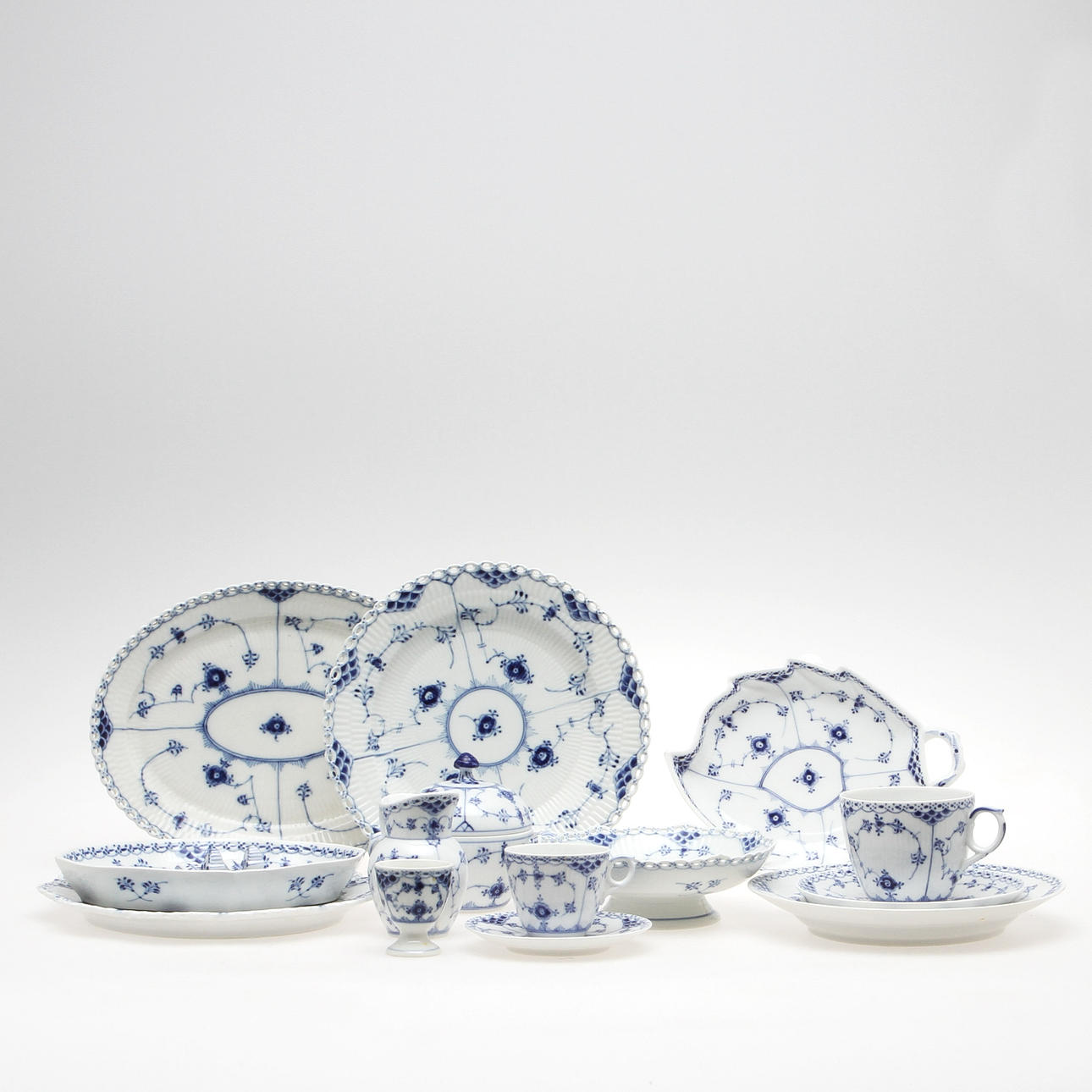 MAT och KAFFESERVIS, 45 delar, porslin, "Musselmalet", Royal Copenhagen.