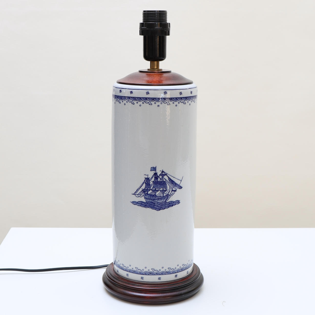 A late 20th century table lamp.