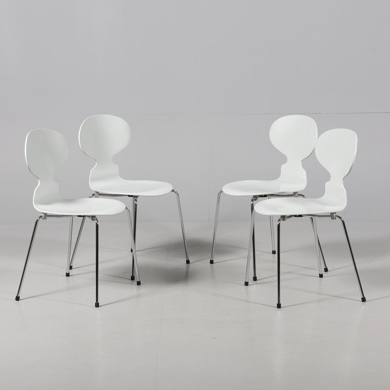 ARNE JACOBSEN. STOLAR, 4 stycken, "Myran" Fritz Hansen.