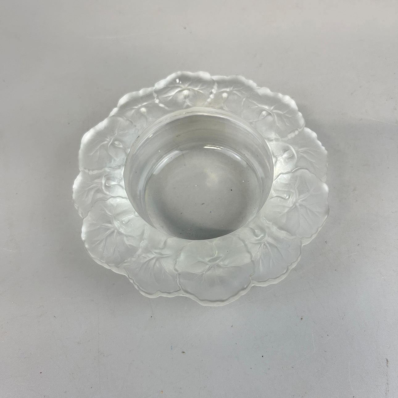 UNSIGNED LALIQUE CRYSTAL BOWL.