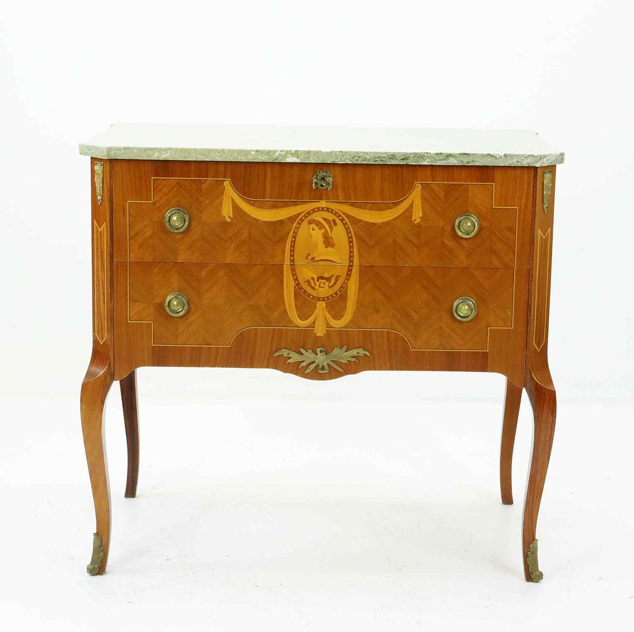 BYRÅ, Gustaviansk-stil, 1900-tal.