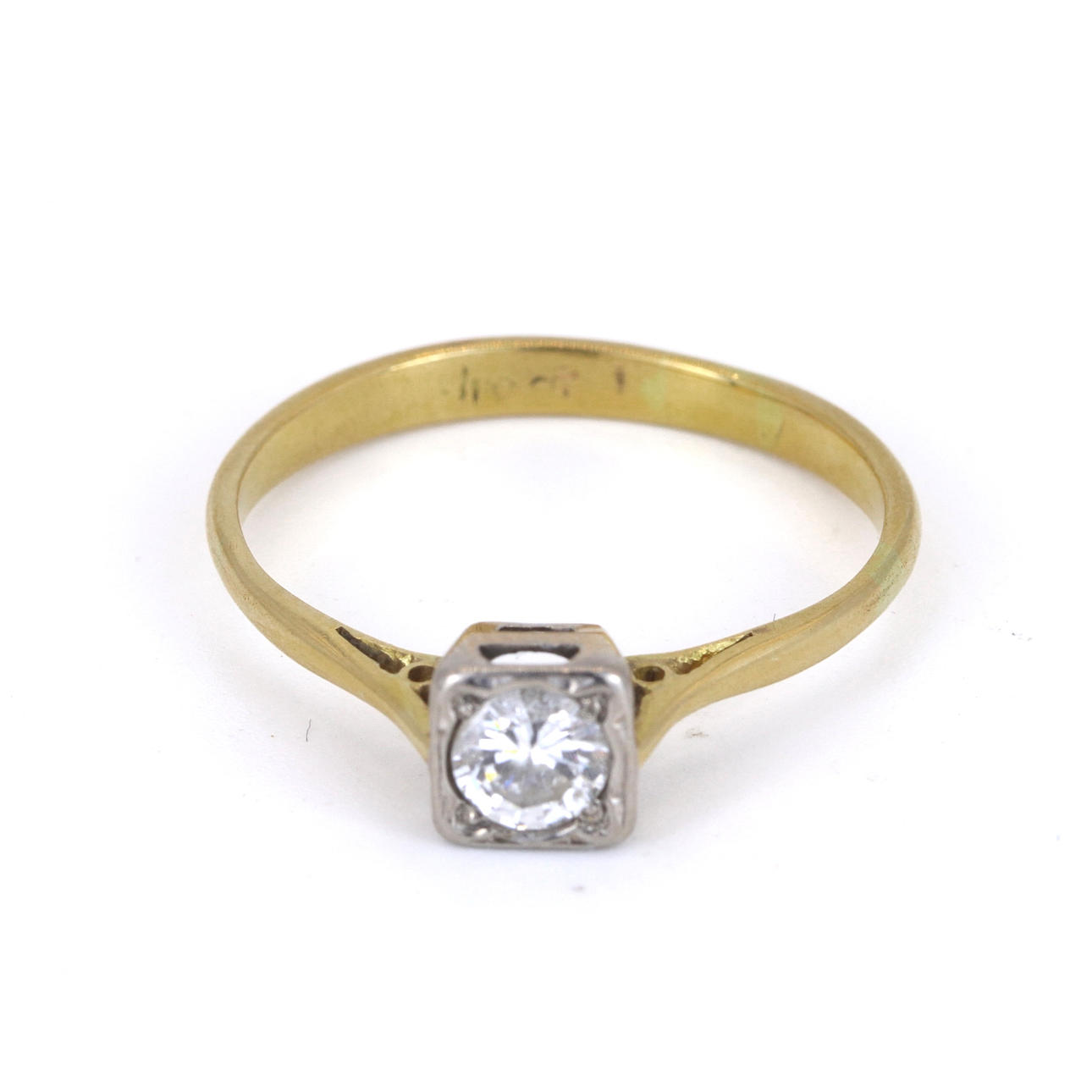 9CT GOLD DIAMOND SOLITAIRE RING.