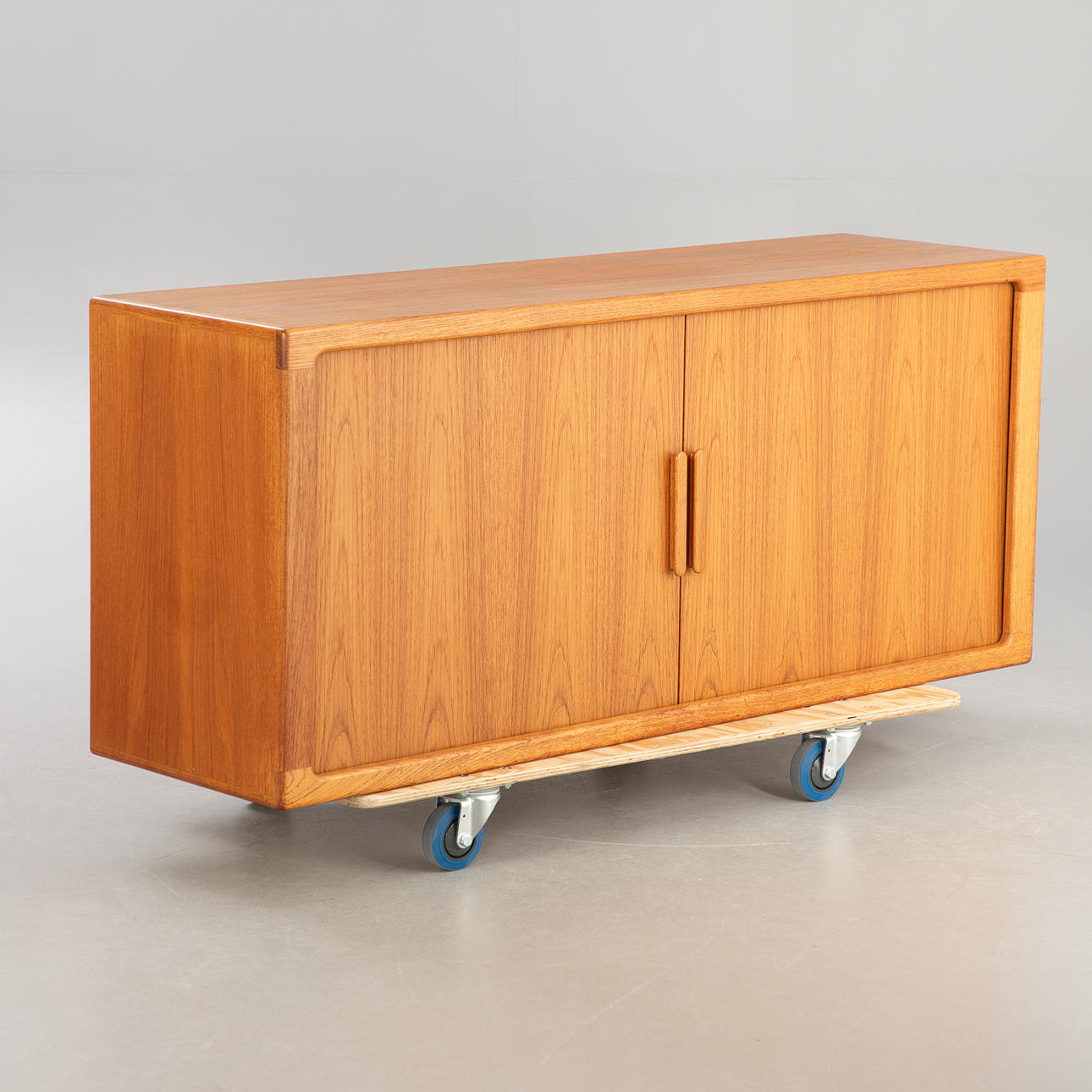 Silkeborg skänk med persienner, teak.