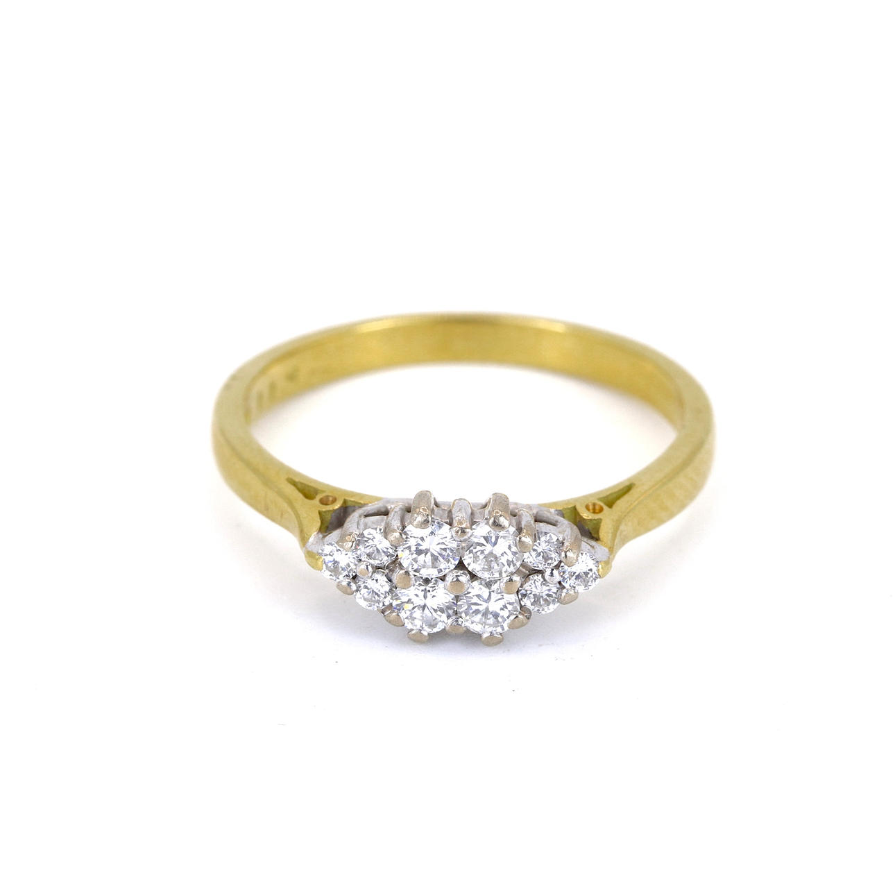 18CT GOLD DIAMOND CLUSTER RING.