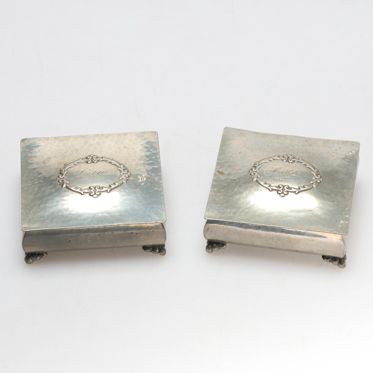 SKRIN, ett par, tenn/trä.