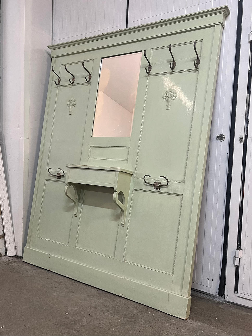 HALLMÖBEL, 1900-talets början.