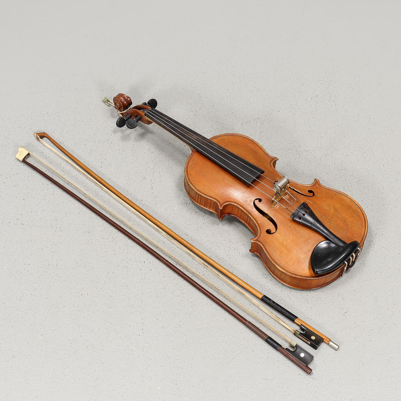 VIOLÍN de 2 cuerdas.