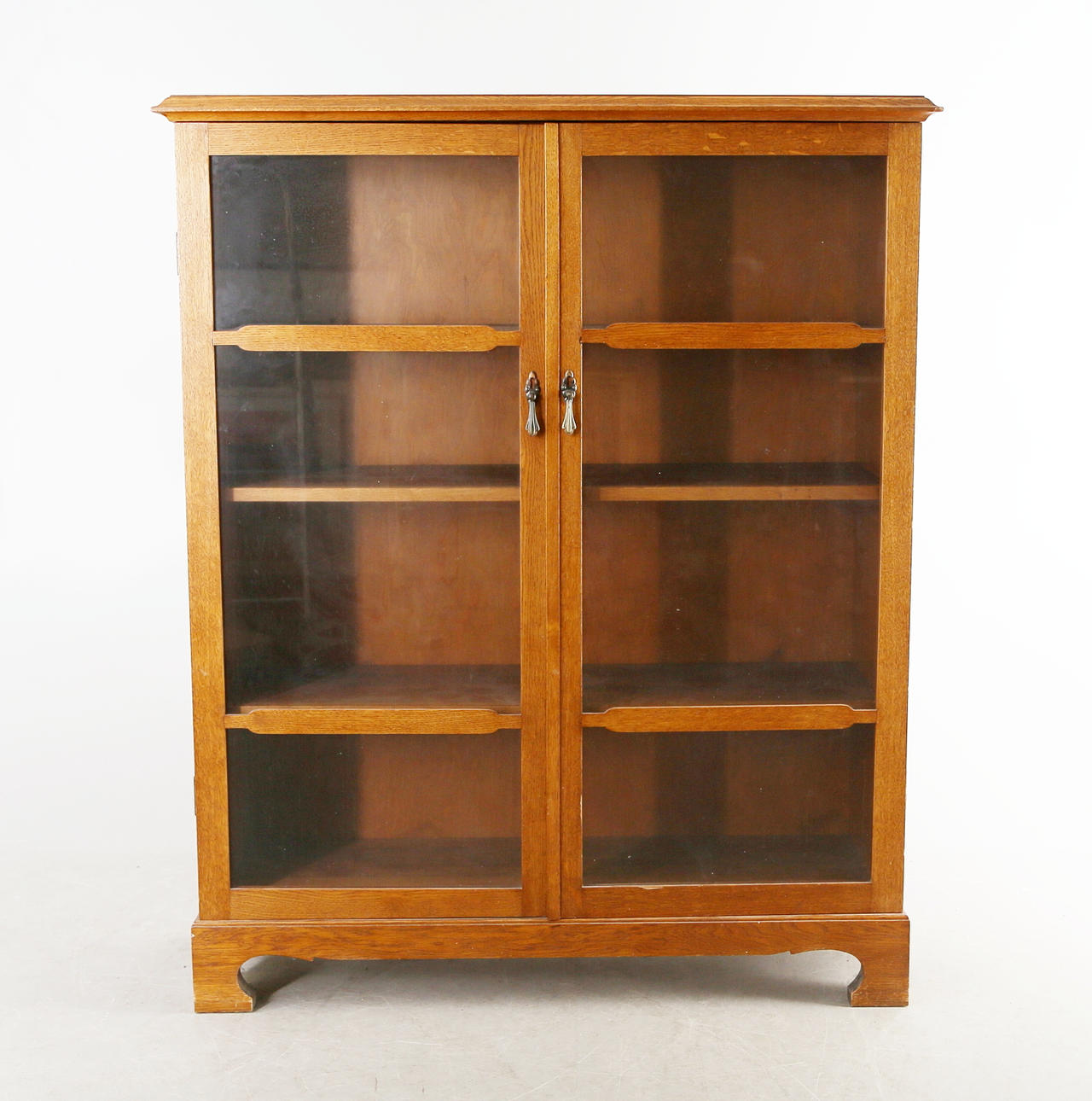 VITRIN/BOKSKÅP, med glasdörrar, 1900-talets början.