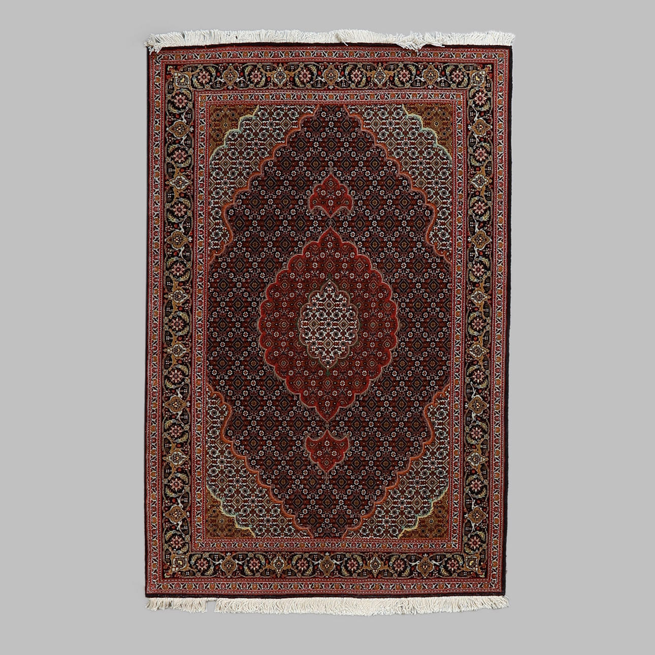 MATTA, Täbriz. 155 x 100 cm.