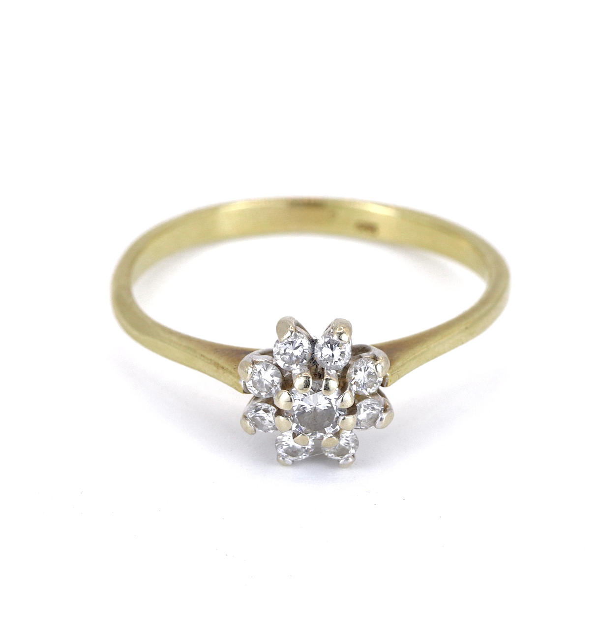 14CT GOLD DIAMOND CLUSTER RING.