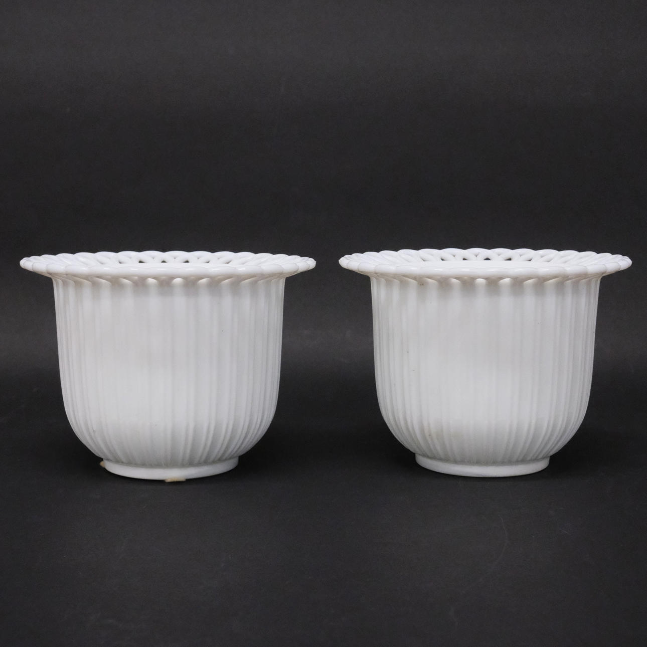 GUNNAR ANDER. YTTERFODER, OPALGLAS, TVÅ STYCKEN.